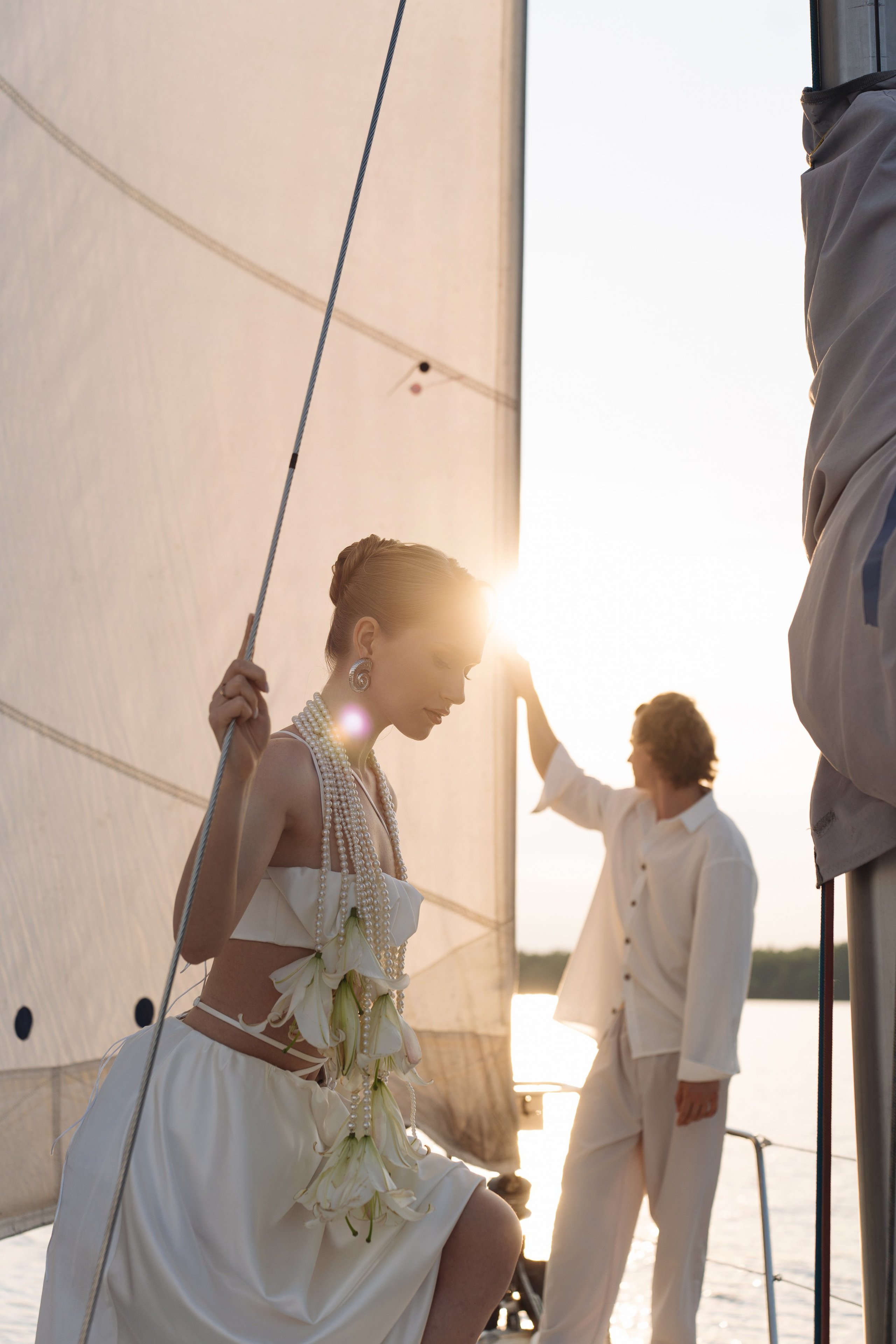 Свадебная фотосессия на яхте на закате (Пироговское водохранилище)