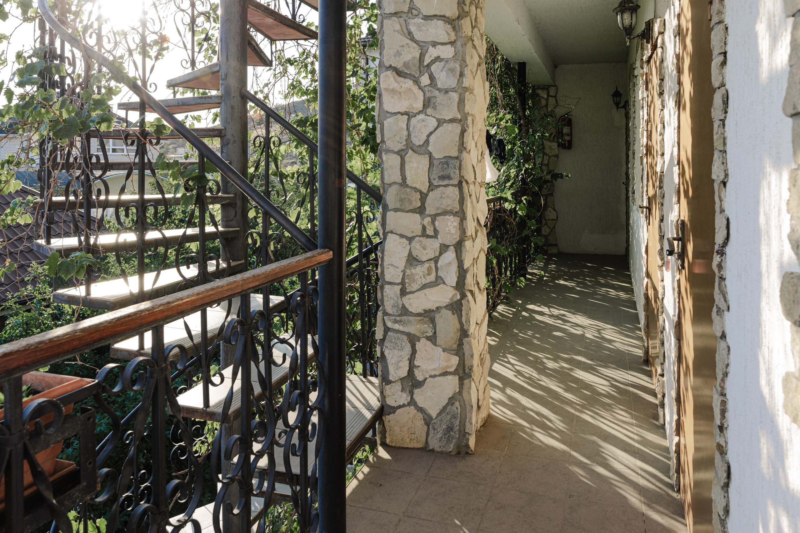 Гостевой дом «СЛАВИЯ» г. о. Коктебель. Евгения Волошина Фотограф Москва / Белгород