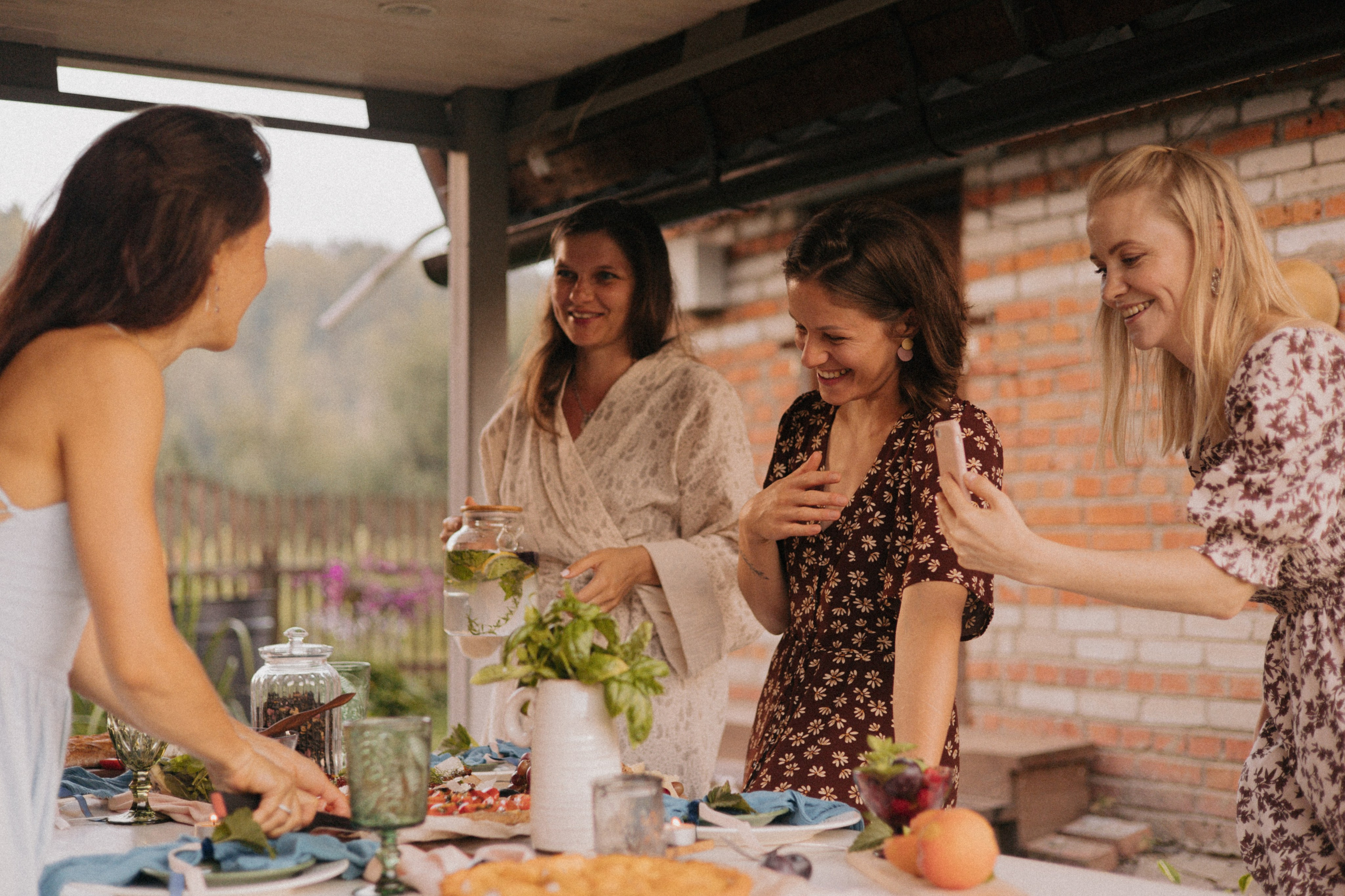 Подруги. Дача. Фотограф Настя Леонова