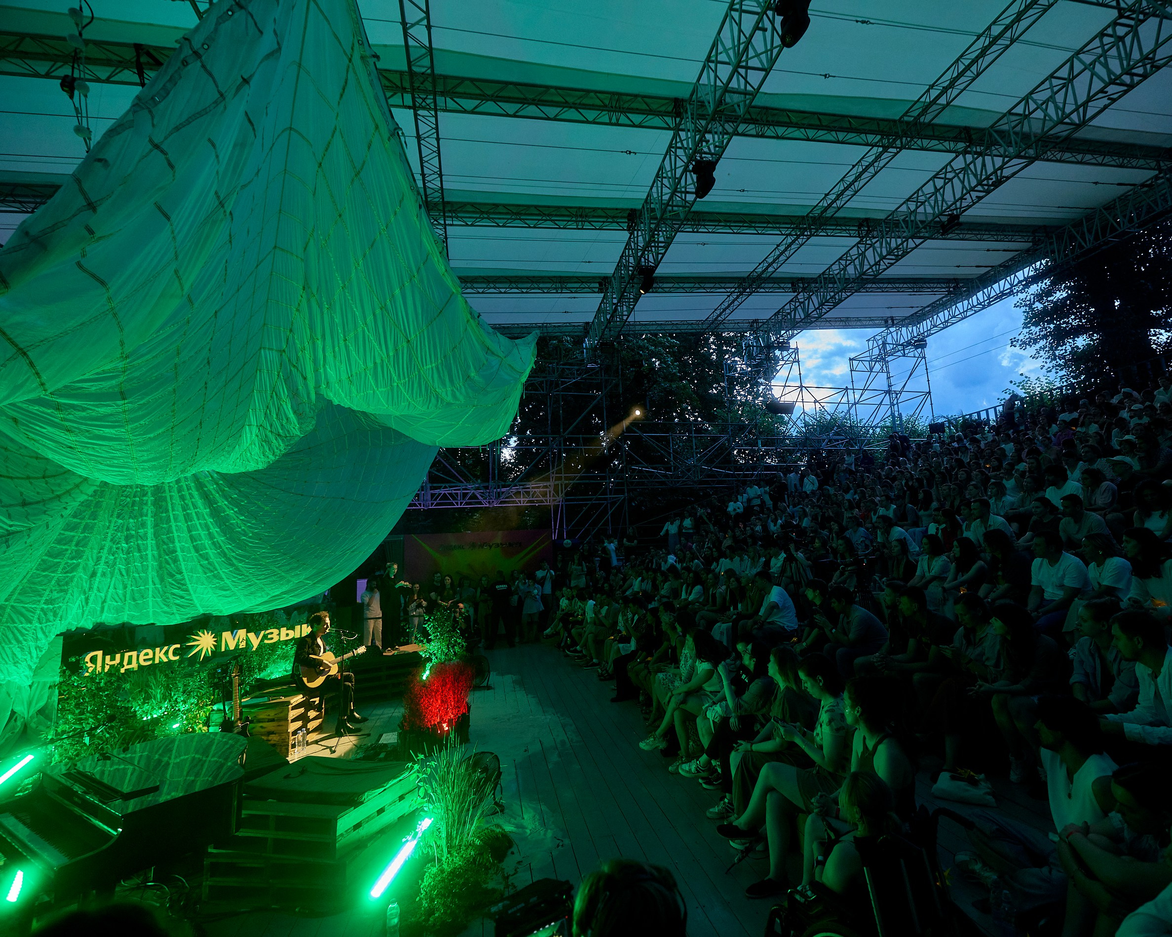 Zoloto x Яндекс Музыка. Светский фотограф Столбоушкин Никита