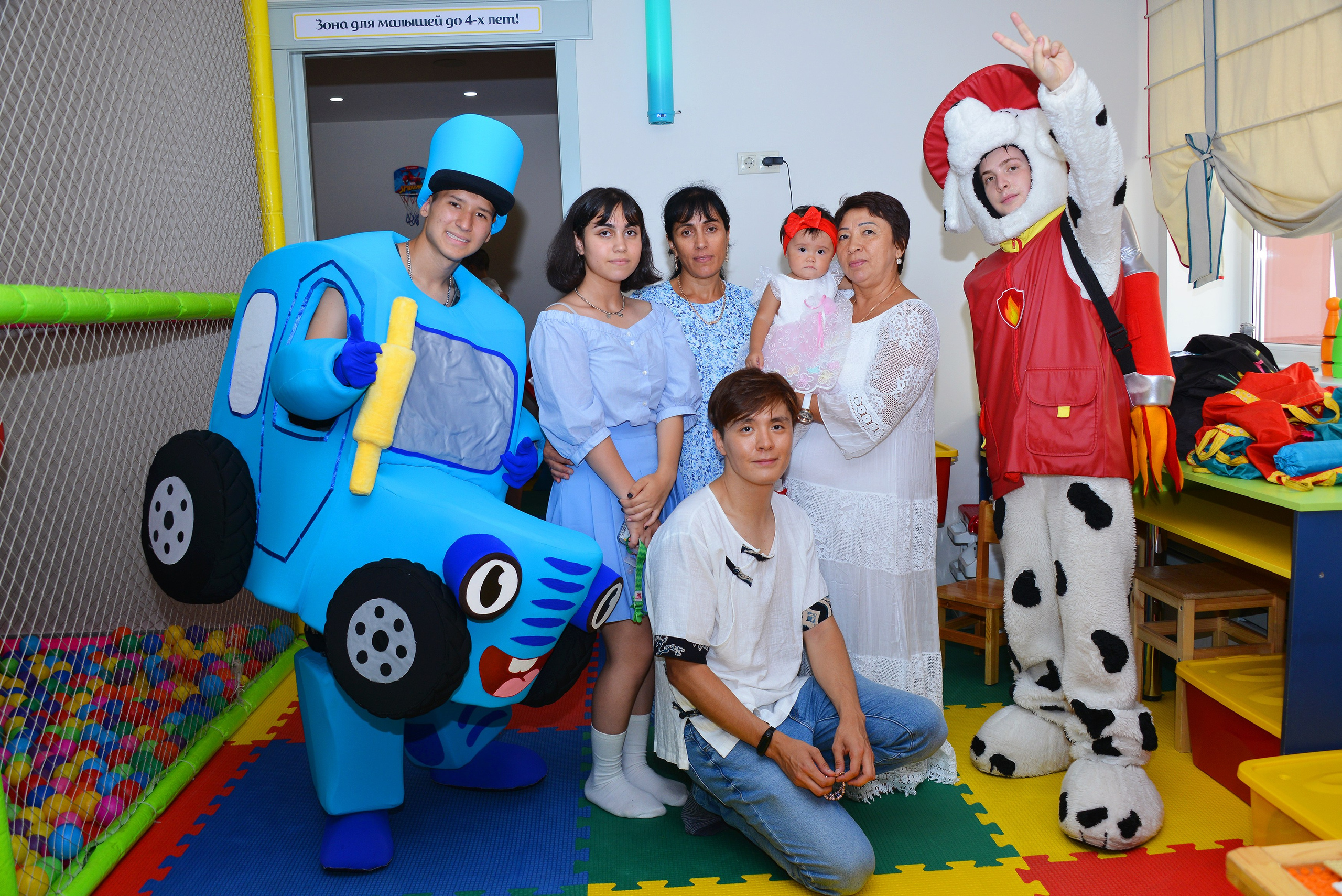 Дети-5 (Адель-1годик). Фотосъёмка. Фотограф Сергей Авдеев-семейный и детский фотограф в Алматы