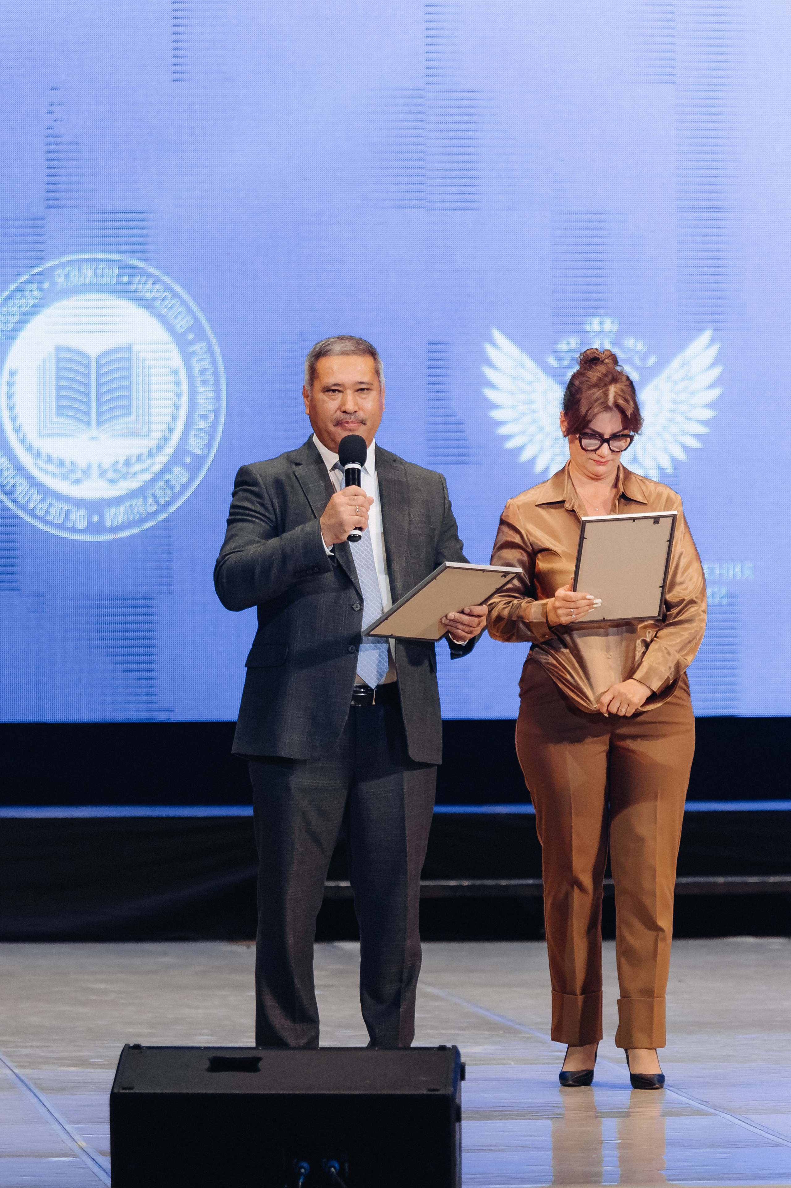 Лучший учитель родного языка и литературы 2025. Свадебный и семейный фотограф в Улан-Удэ