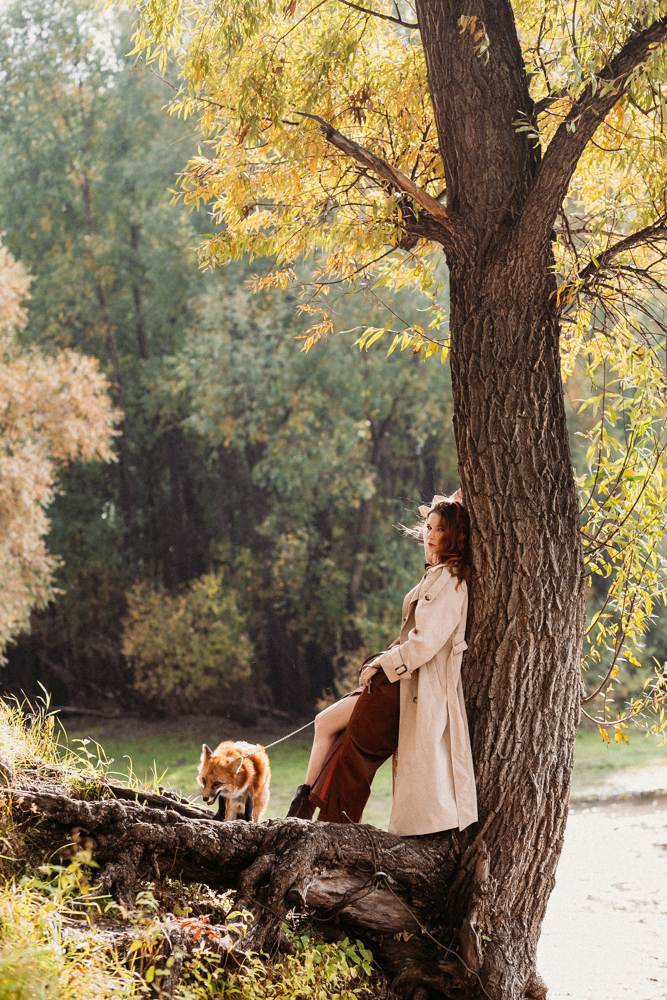 С лисом на берегу. Фотограф в  г. Новосибирск