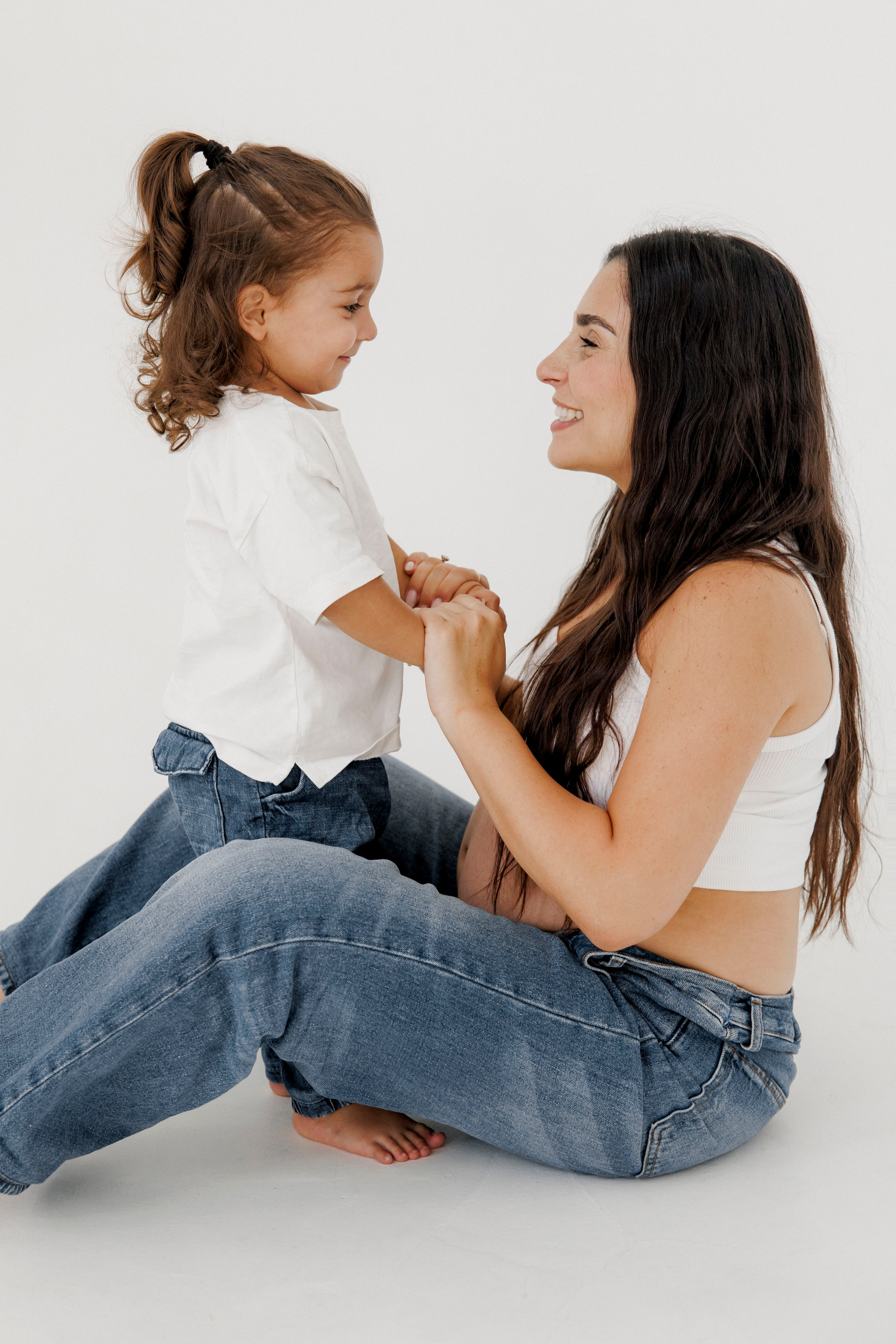 Pregnancy photoshoot inside the Grey Studio. Главная