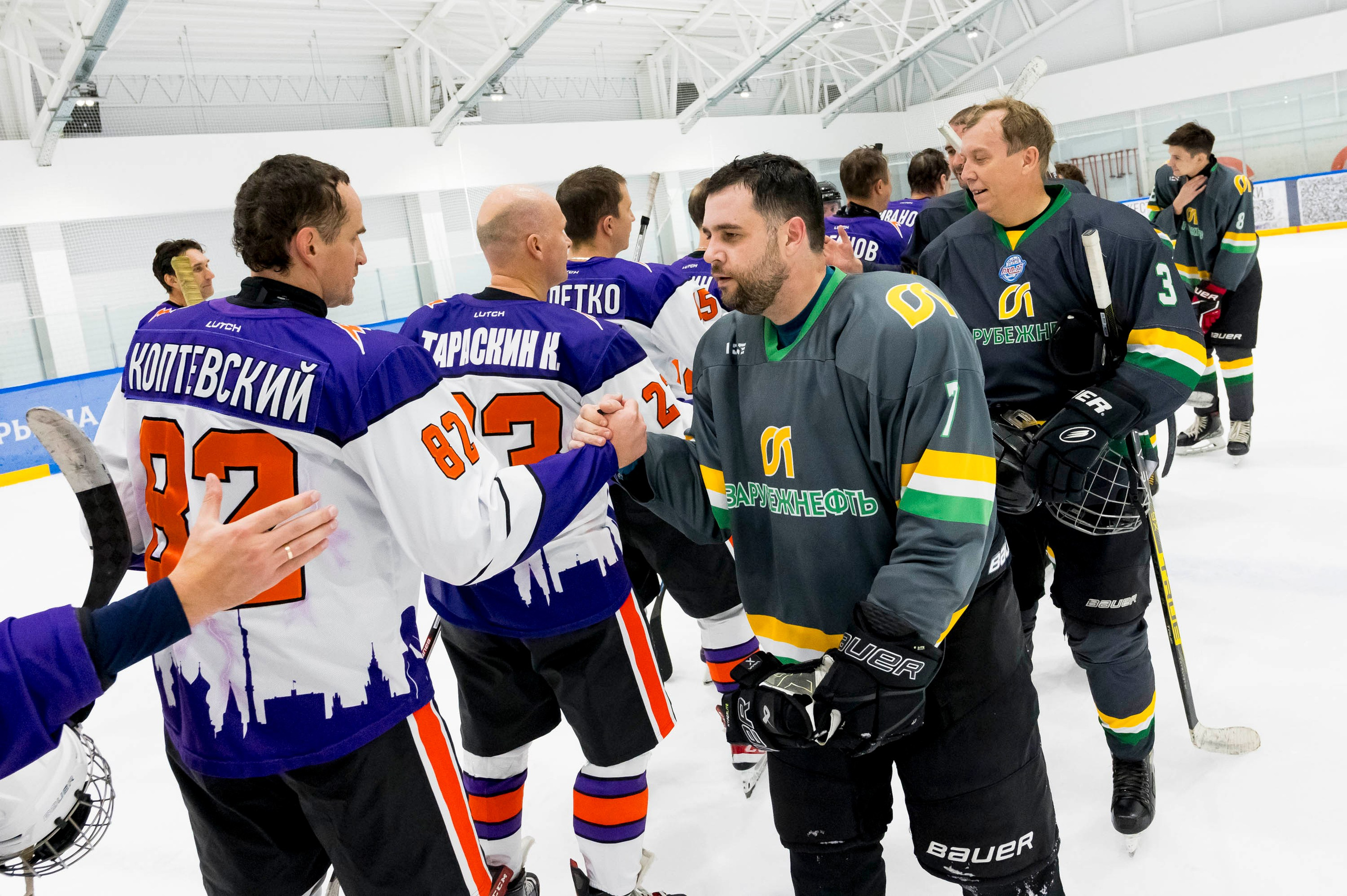 Хоккейный матч корпоративной команды Зарубежнефть. Репортажный фотограф и видеограф Слава Думчев. Тимбилдинги, отчетники, корпоративы