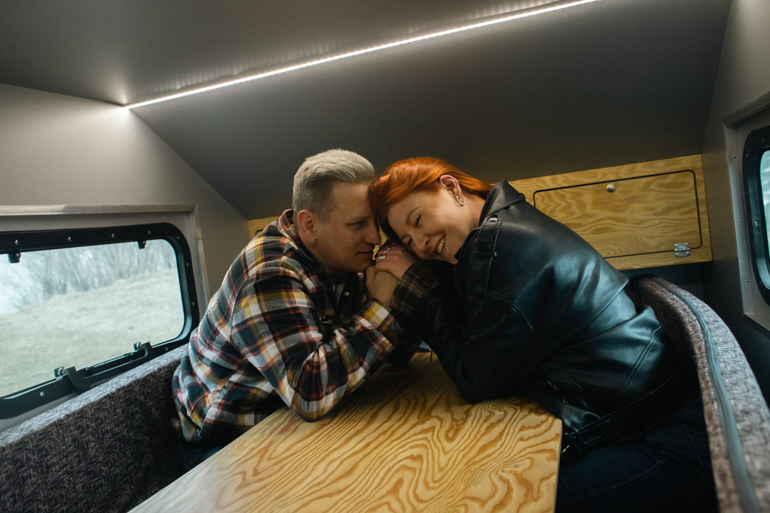 Love story camper. Фотограф в Тюмени Даша Михнова. Портреты, фотопроекты, фотодни