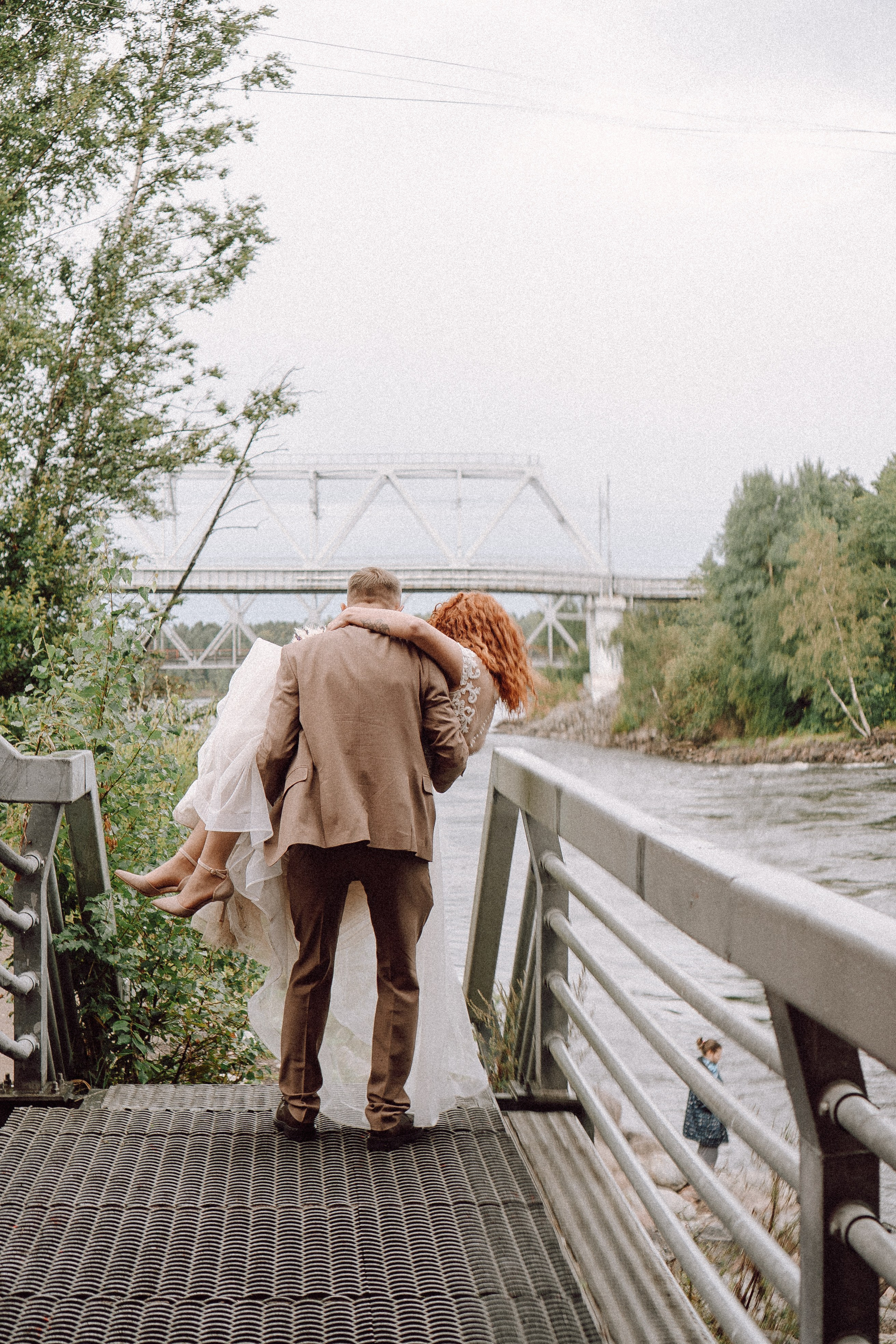 СВАДЕБНАЯ ФОТОСЕССИИЯ ПАРЫ В ГОРОДЕ ПРИОЗЕРСК В СОСНОВОМ ЛЕСУ И С ПИКАПОМ. Профессиональный фотограф, Санкт-Петербург — Виктория Богомолова