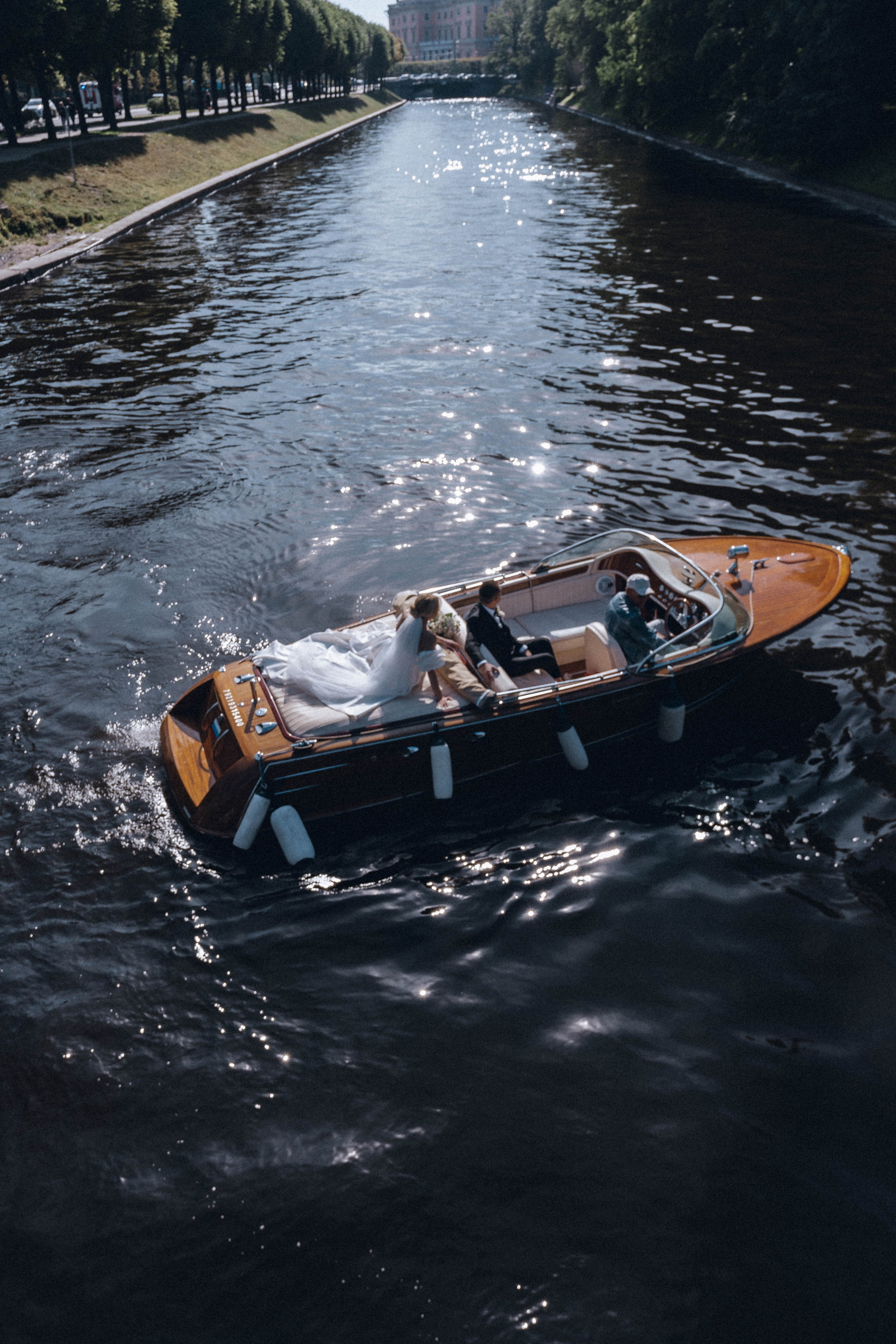 СВАДЕНБНАЯ СЬЕМКА НА КАТЕРЕ ПО КАНАЛАМ САНКТ-ПЕТЕРБУРГА И В АКВАТОРИИ НЕВЫ. Профессиональный фотограф, Санкт-Петербург — Виктория Богомолова