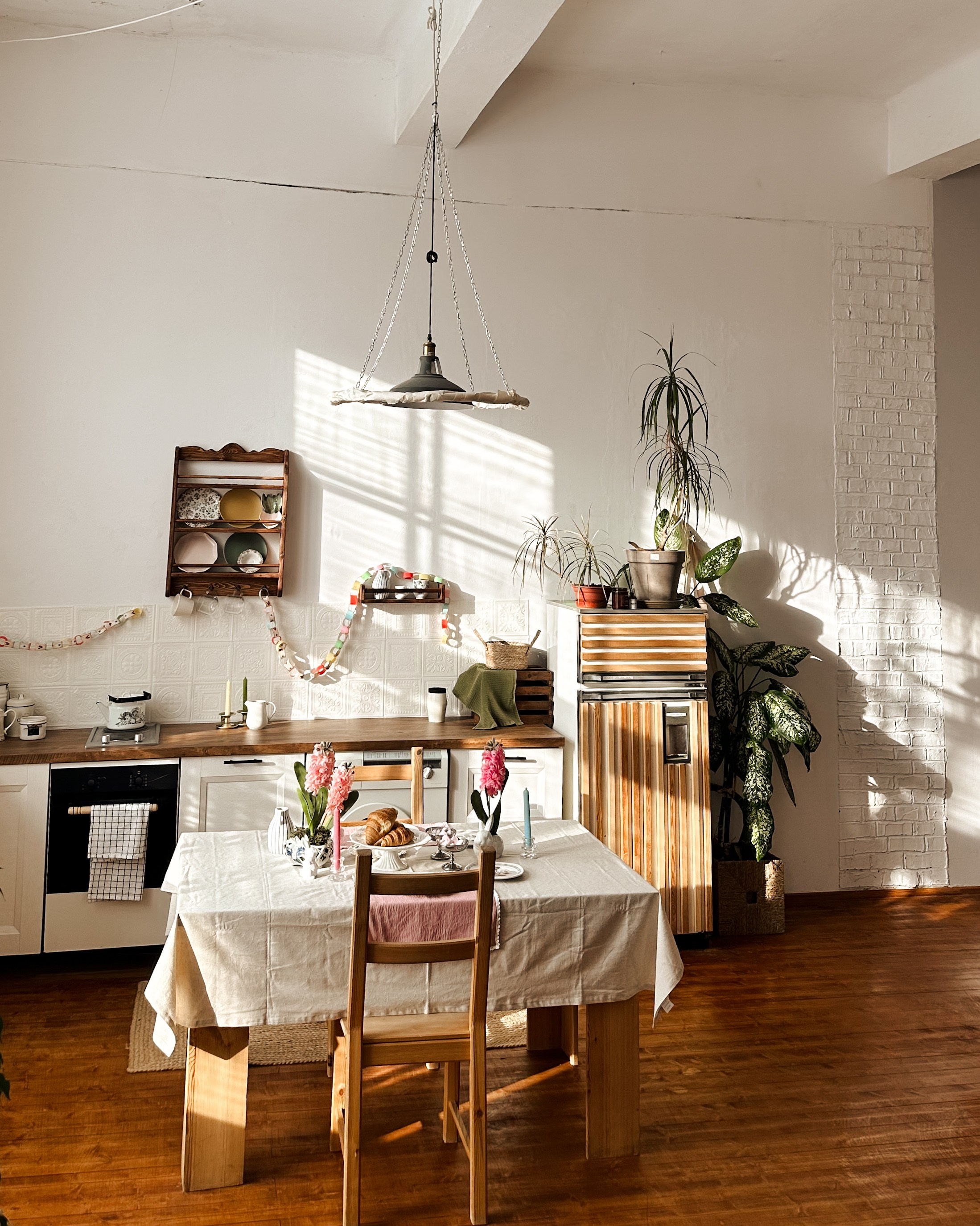 Интерьер фотостудии «Лофт Потолок», город Краснодар, ул. Зиповская 5 литер Х. Семейный и детский фотограф в Краснодаре Анна Трашкова