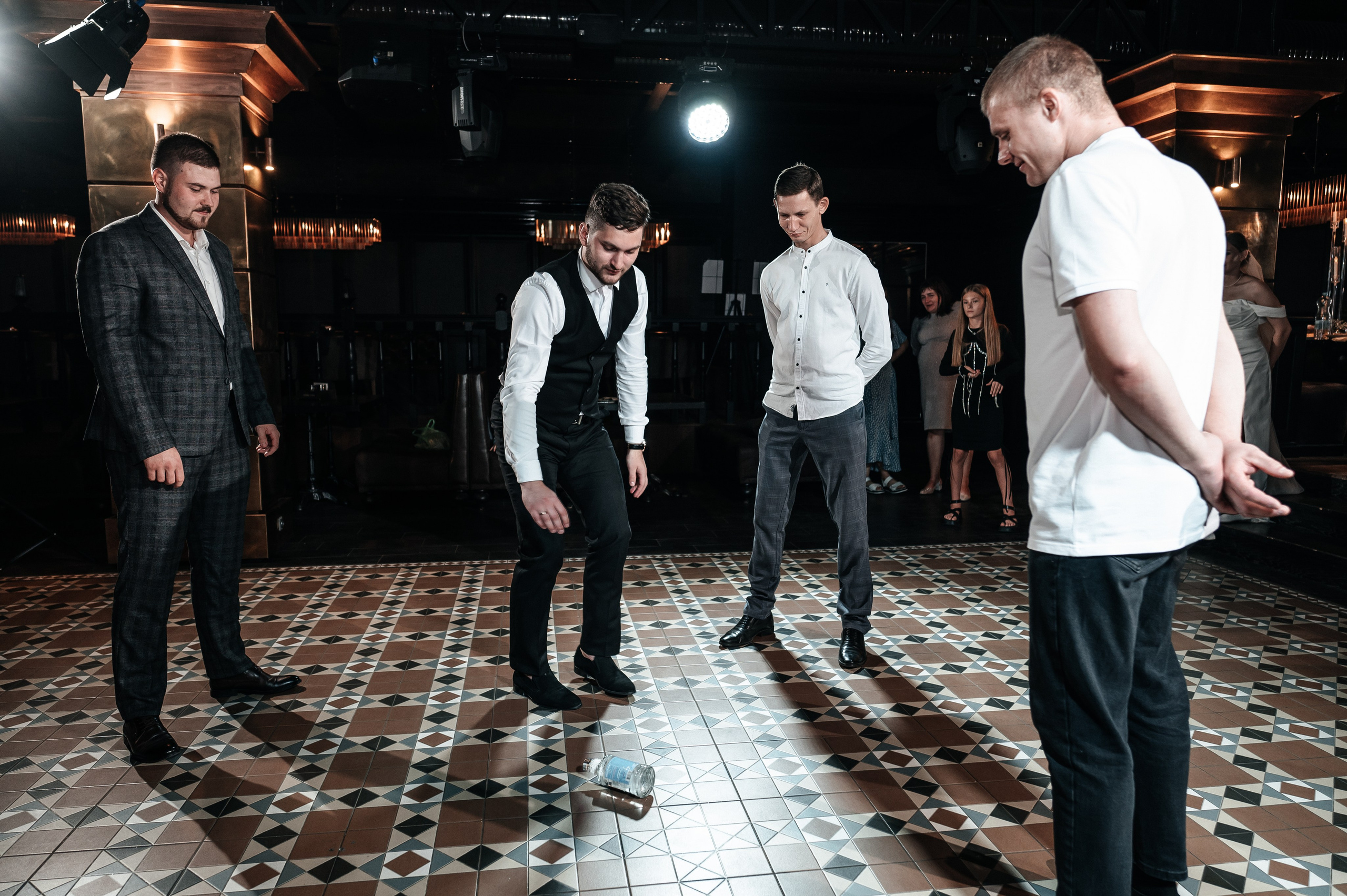 Даниил и Валерия. Черная утка. Полный день. Фотограф Екатерина Бочарникова