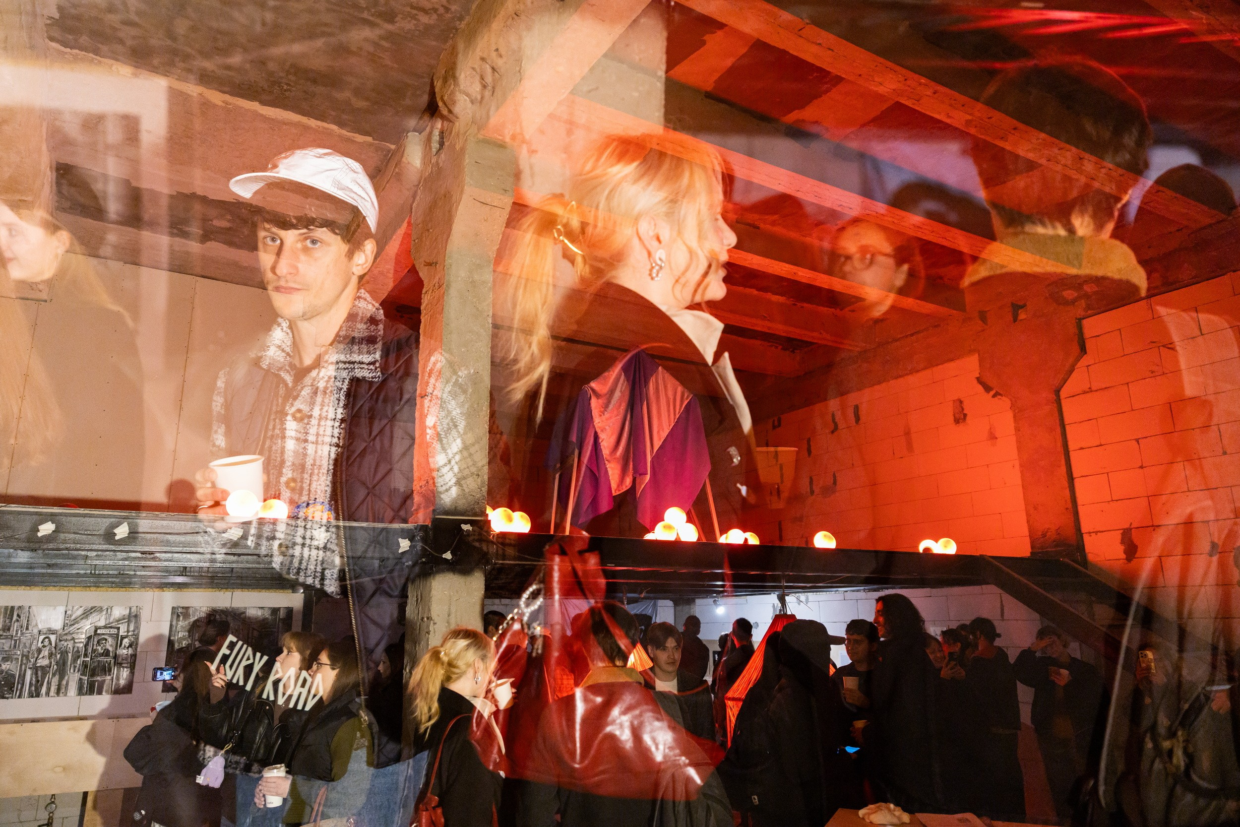 «Полуденно. Или как я провел лето» — вернисаж выставки современного искусства от Дома культуры (26 сентября 2025). Репортажный фотограф Алексей Пирязев