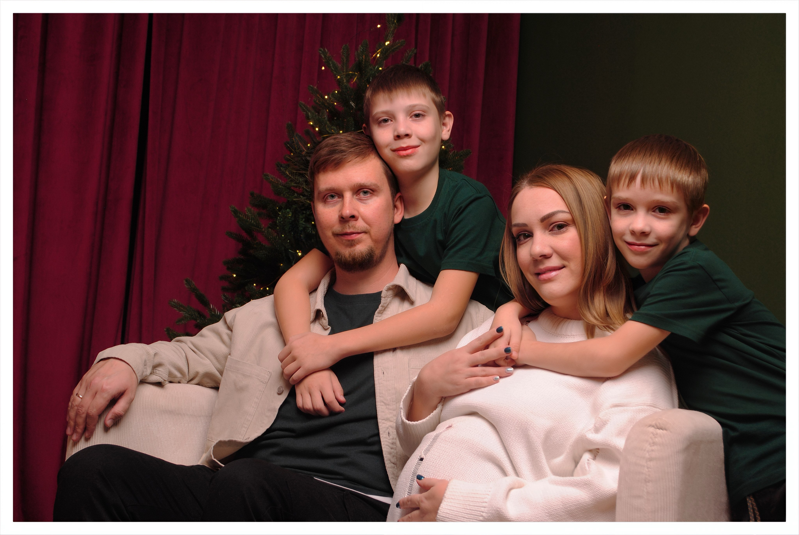 Мария и семья. Фотограф Мария Мусаелян