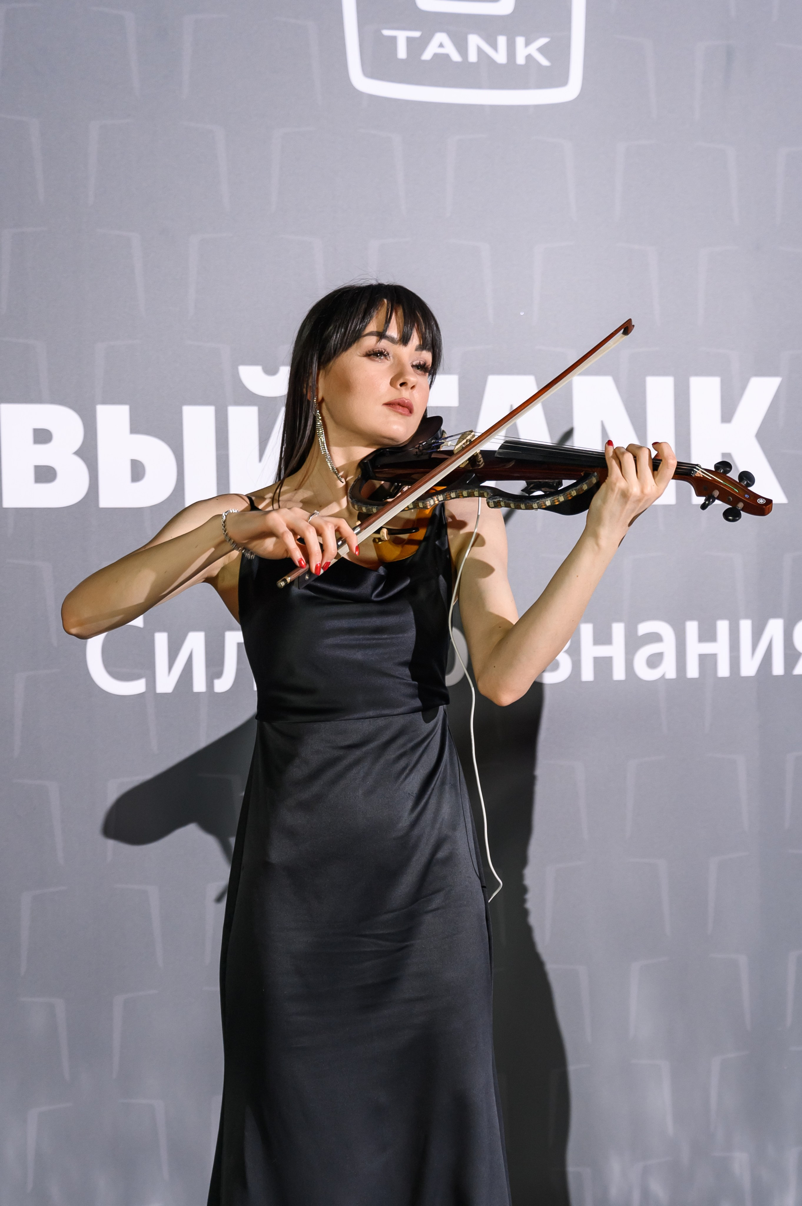 Автосалон Танк. Свадебный фотограф Москва Юрий Кульман