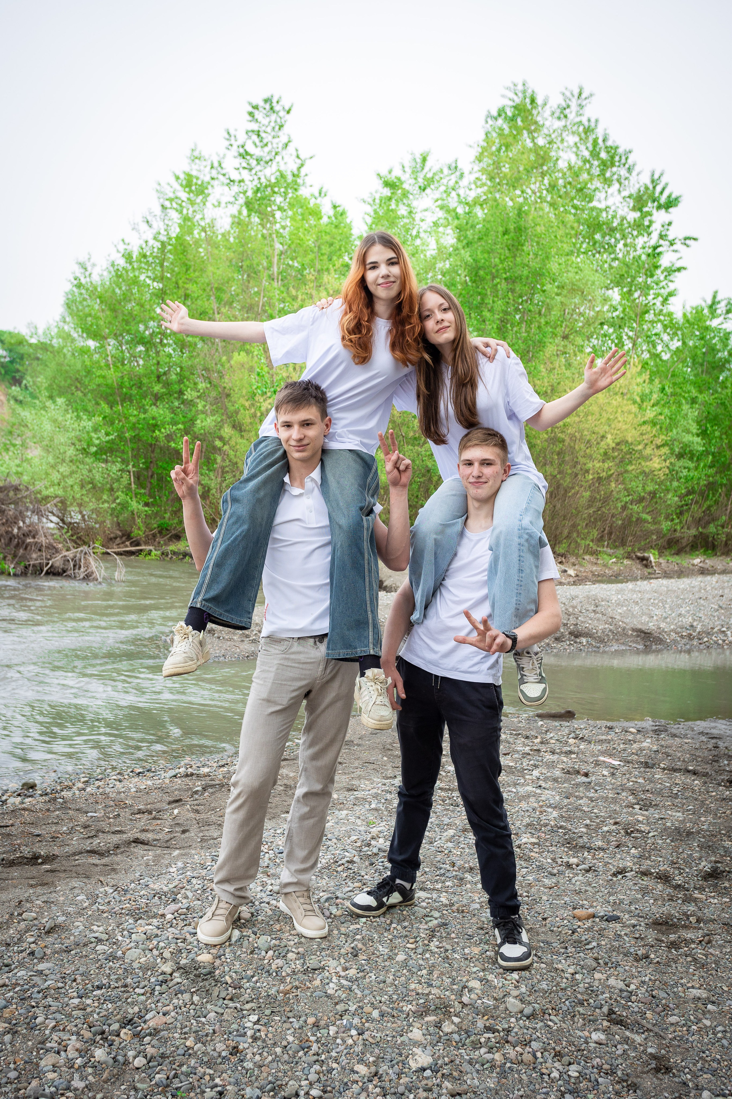 Уличная фотосессия на выпускной альбом. Выпускные альбомы Майкоп, Краснодар Елена Золотарева