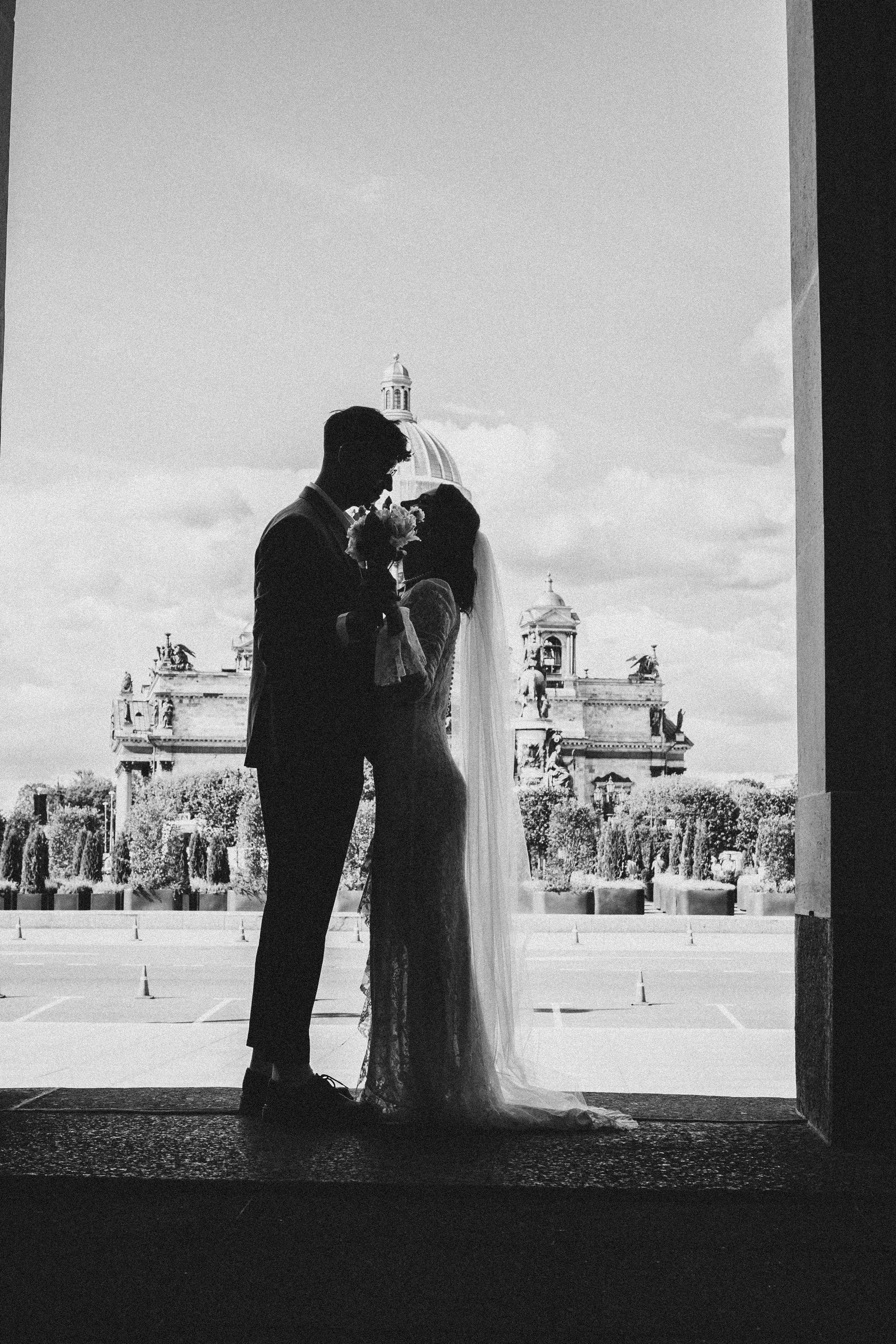 СВАДЕБНАЯ ПРОГУЛКА ВОЗЕ ИСАИКЕВСКОГО СОБОРА АСТОРИИ И ЗАКОНОДАЛЕТНОГО СОБРАНИЯ. Профессиональный фотограф, Санкт-Петербург — Виктория Богомолова