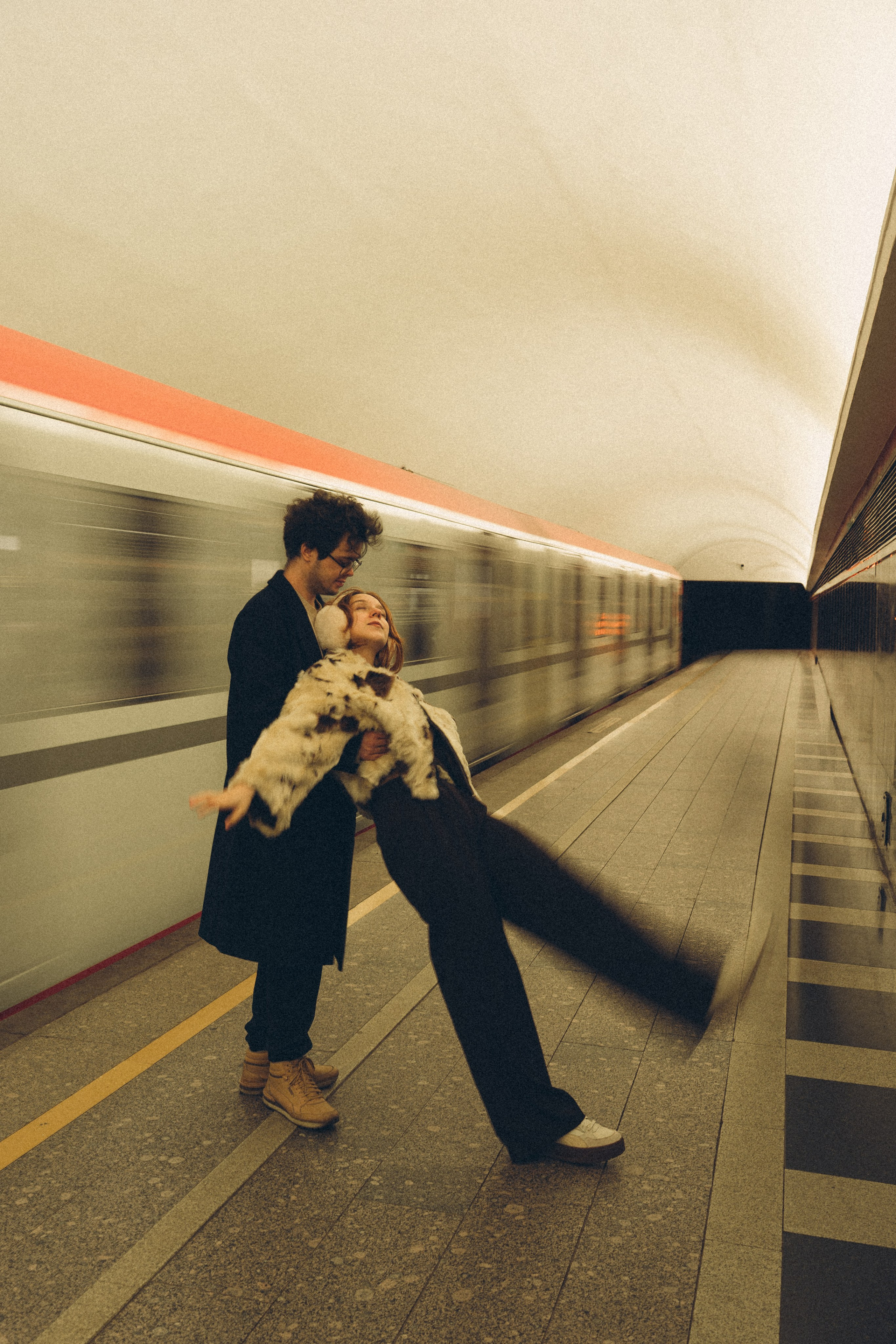 НОВОГОДНЯЯ ФОТОСЕСИИЯ ПАРЫ В МЕТРО ЛЮБОВЬ. Профессиональный фотограф, Санкт-Петербург — Виктория Богомолова