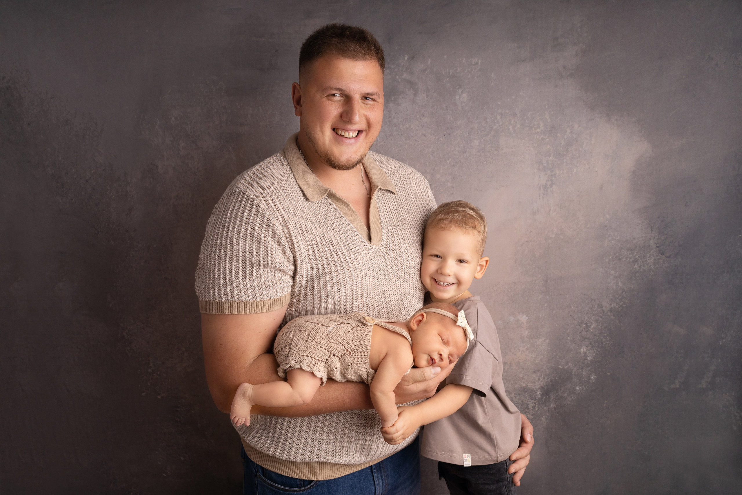 Семейные кадры от Elvira Kamaeva. Фотограф новорожденных малышей в Омске и Омской области Эльвира Камаева