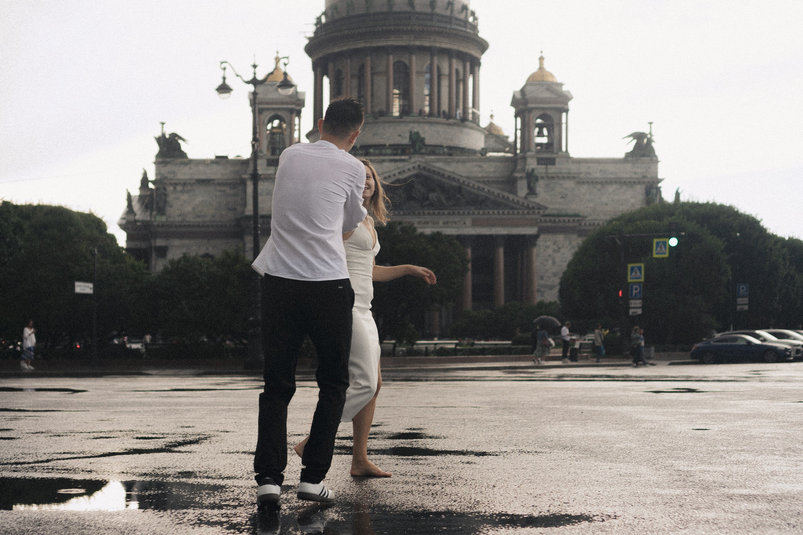 СВАДЕБНАЯ ФОТОСЕСИСИЯ В МЕТРО И ВОЗЛЕ ИСАКИЕВСКОГО СОБОРА В ДОЖДЬ. Профессиональный фотограф, Санкт-Петербург — Виктория Богомолова