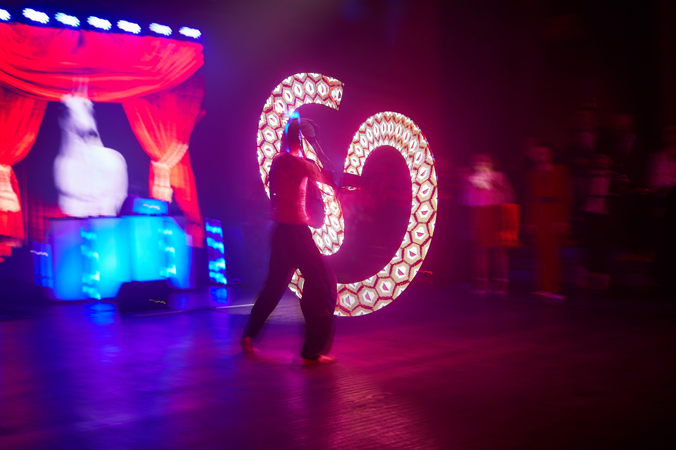 RADUGADESIGN. Александр Осин — корпоративный и семейный фотограф в Москве