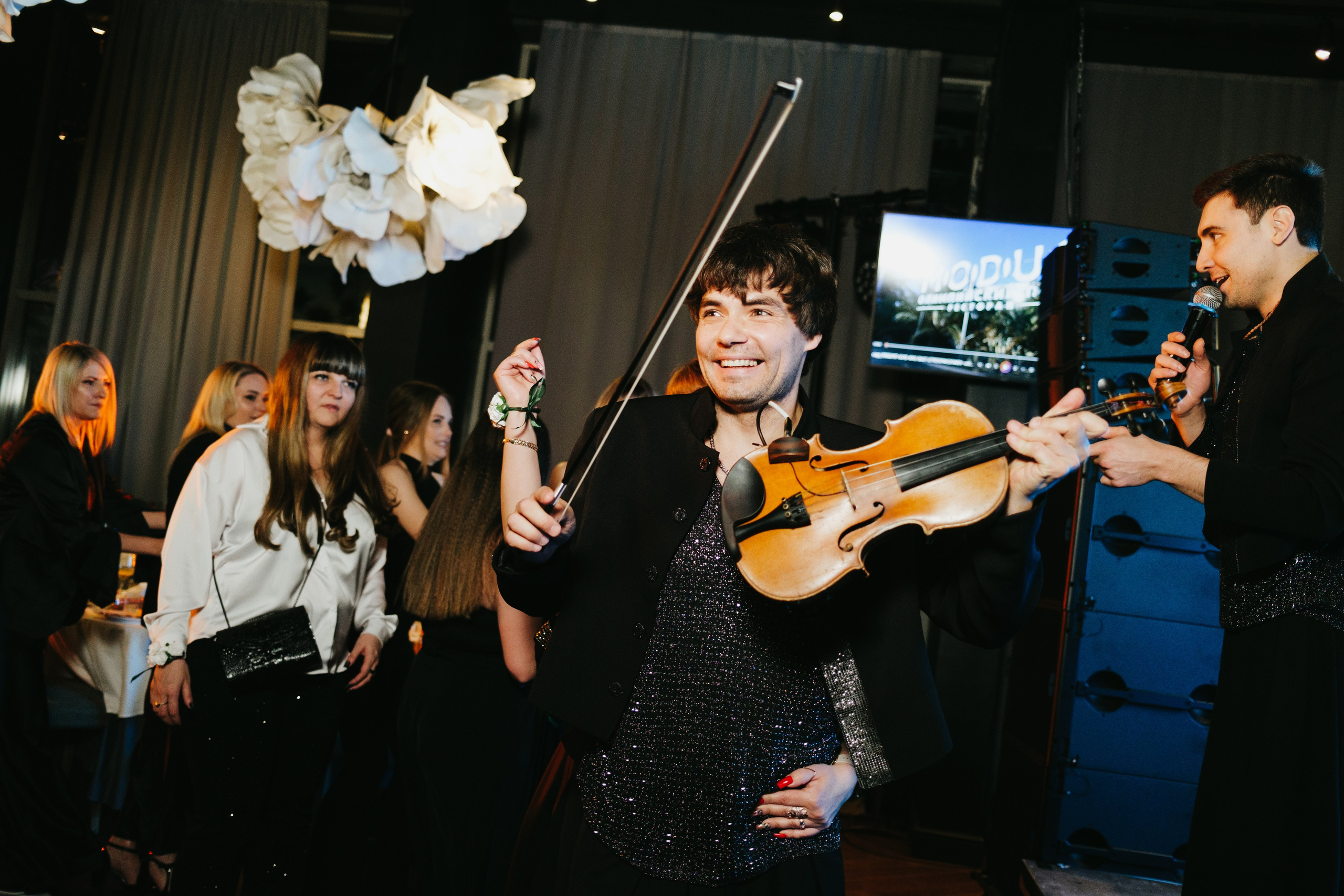 Корпоратив в Сириусу (Адлер) 10 лет компании. Свадебный фотограф Денис Ожигин в Краснодаре и крае. Эмоциональная и стильная съемка вашего дня