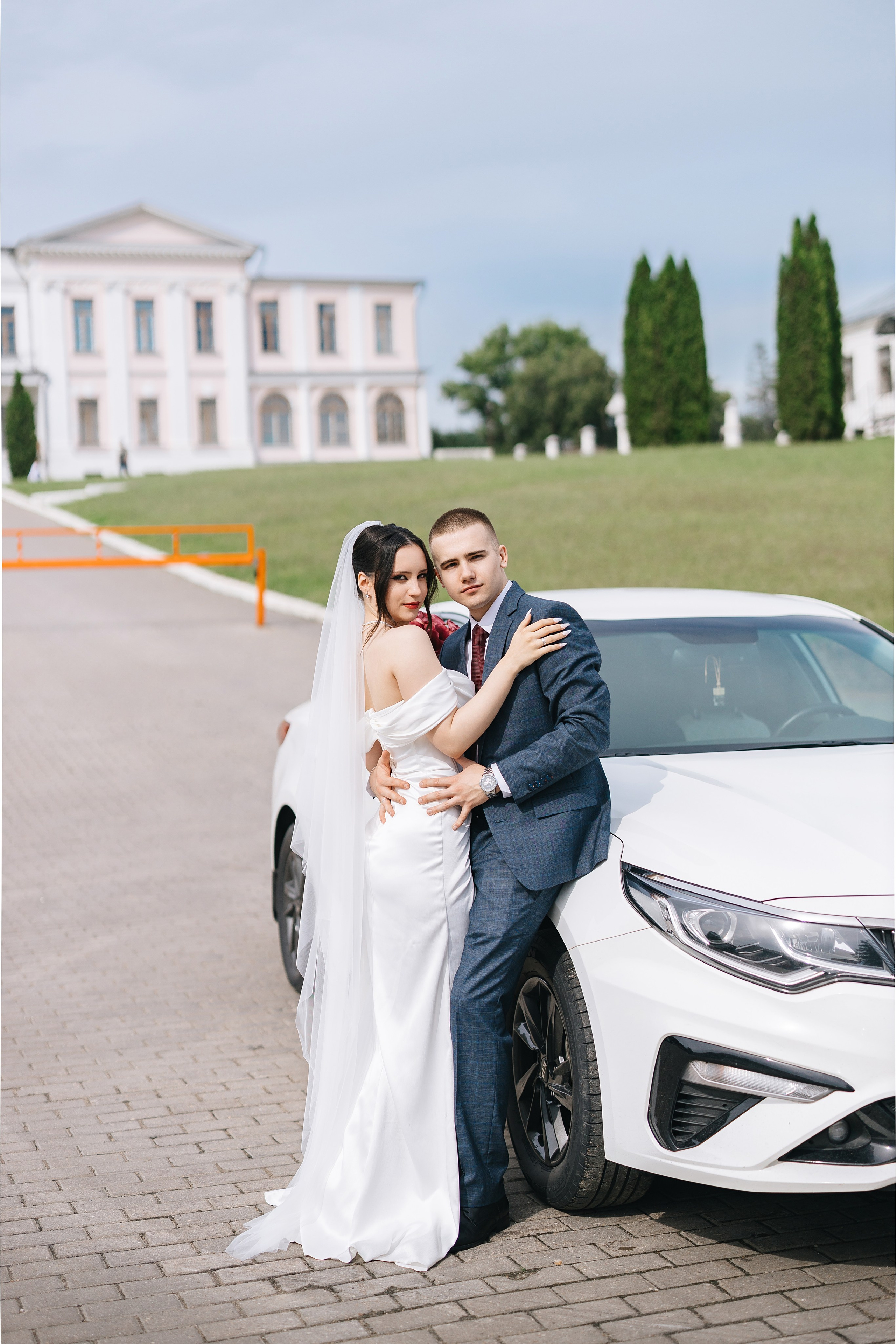 Белый лист. Александр Антонов. Профессиональный свадебный, репортажный фотограф в Москве, Подольске. Фото+Видео на любой праздник