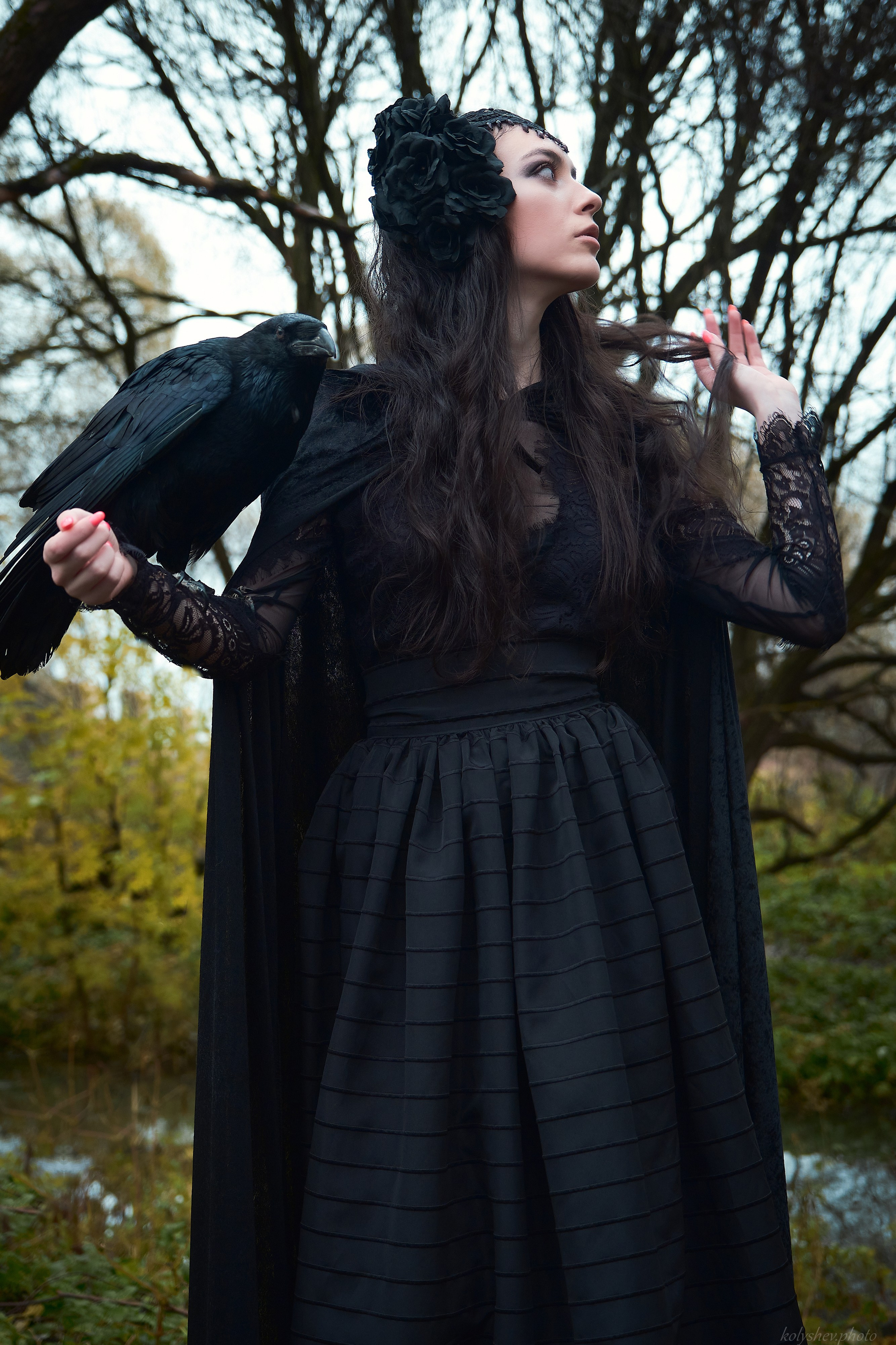 Фотосессия с вороном на природе. Портретный фотограф на новый год в Москве Виктория Колышева