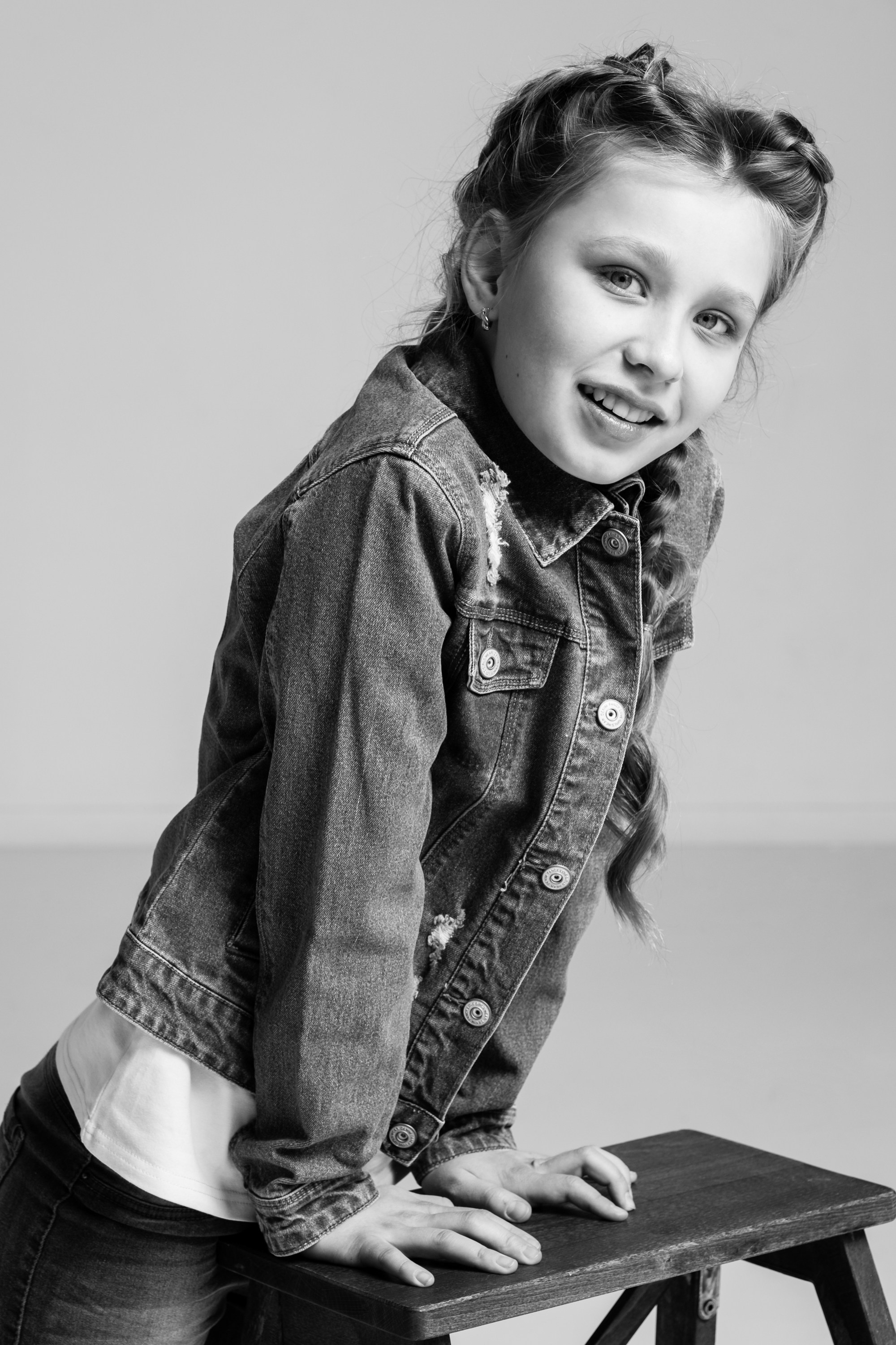 Фотосессия большой семьи в студии