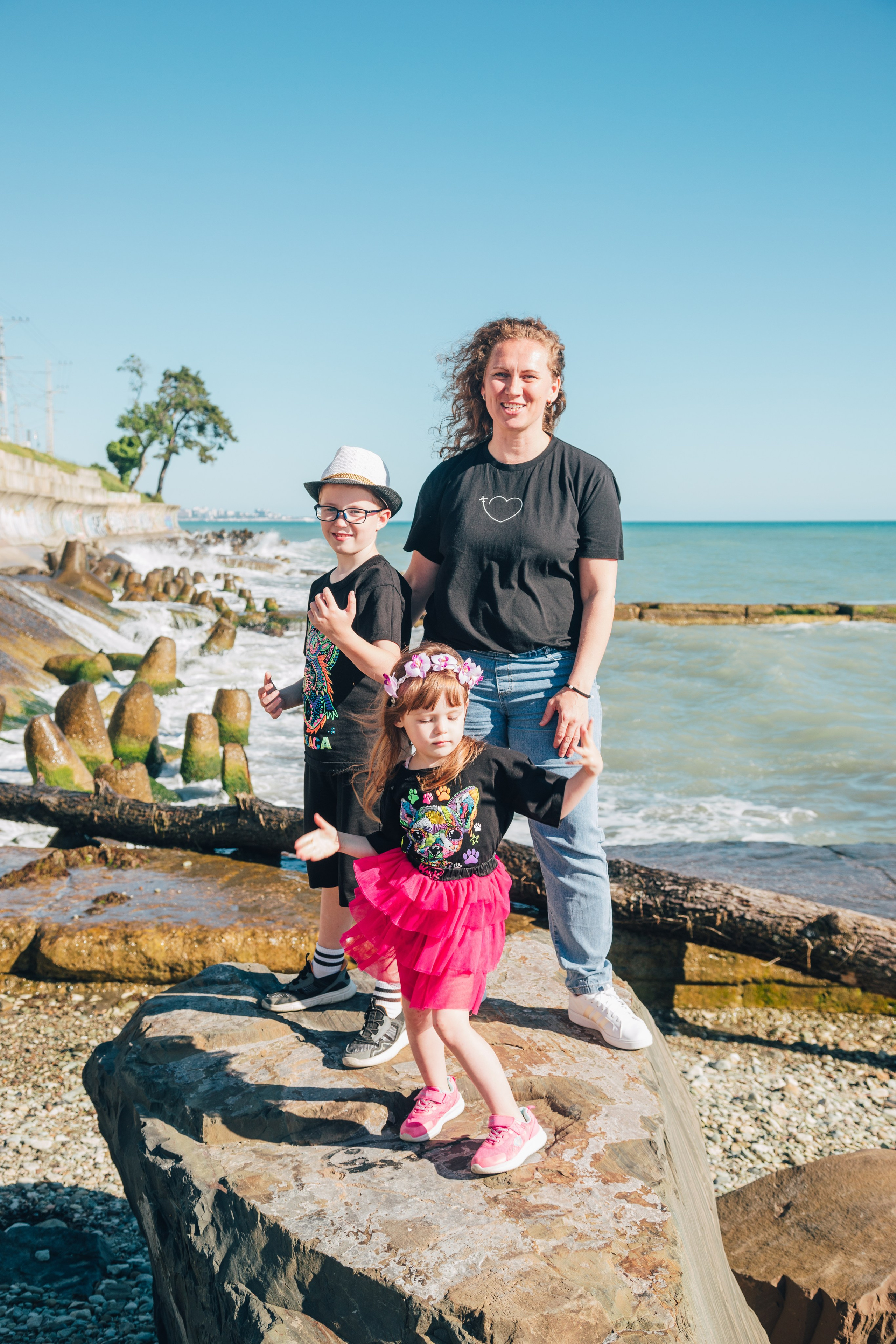 Наташа с детками на Красном Штурме (Сочи. Май 2025 г.). Фотограф Сочи, Адлер, Красная Поляна — Вероника Радченко