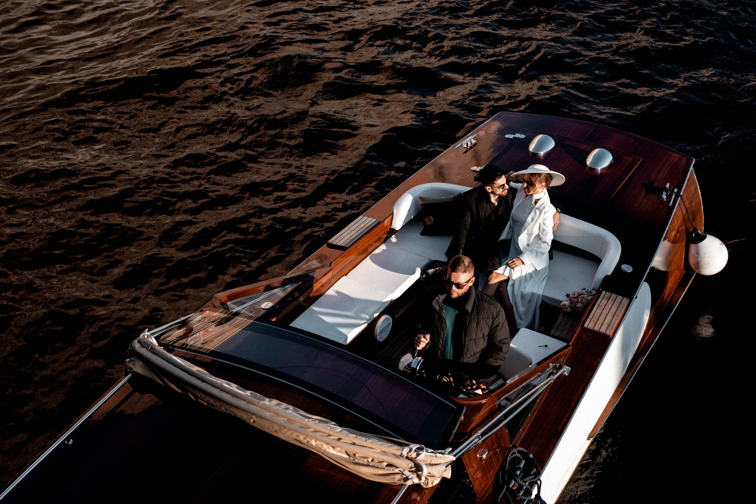 СВАДЕНБНАЯ СЬЕМКА НА КАТЕРЕ ПО КАНАЛАМ САНКТ-ПЕТЕРБУРГА И В АКВАТОРИИ НЕВЫ. Профессиональный фотограф, Санкт-Петербург — Виктория Богомолова