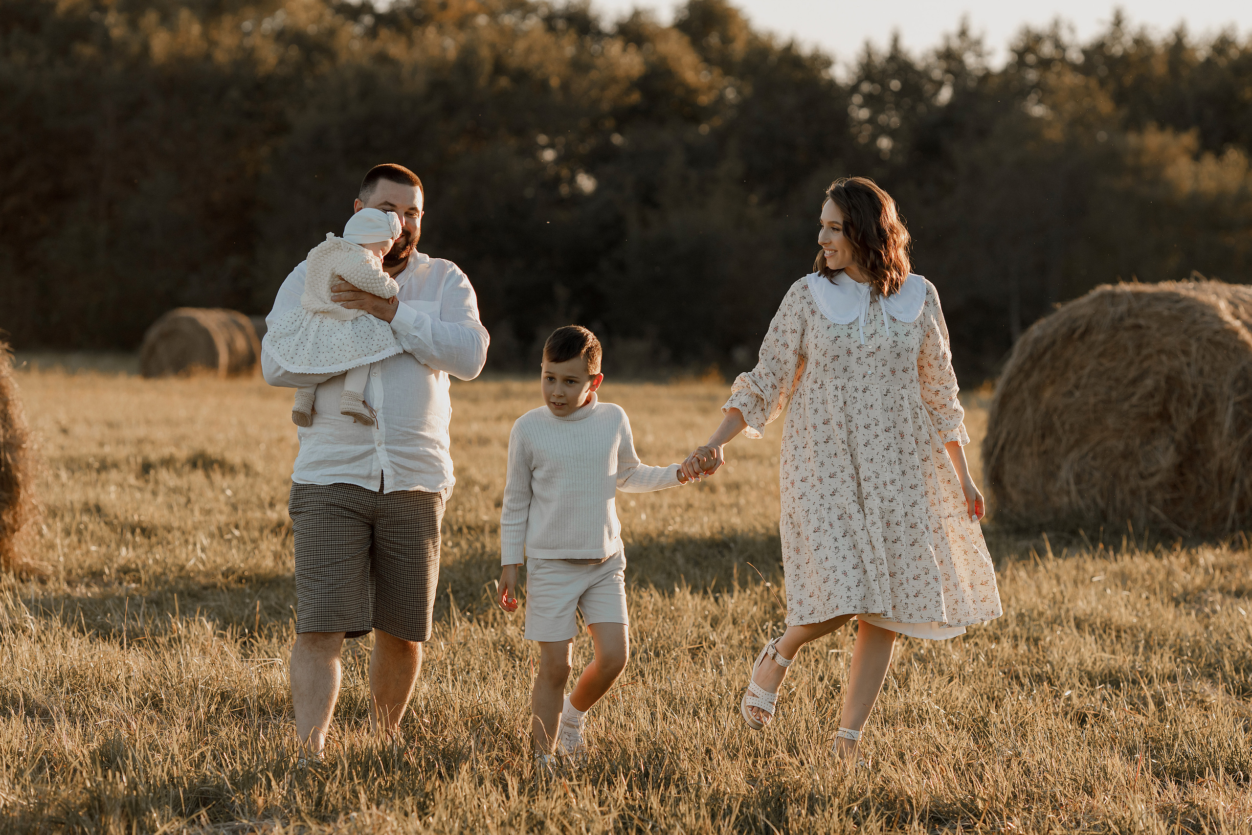 Семейная съемка в поле. Свадебный и семейный фотограф  во Владивостоке Ольга Украинец