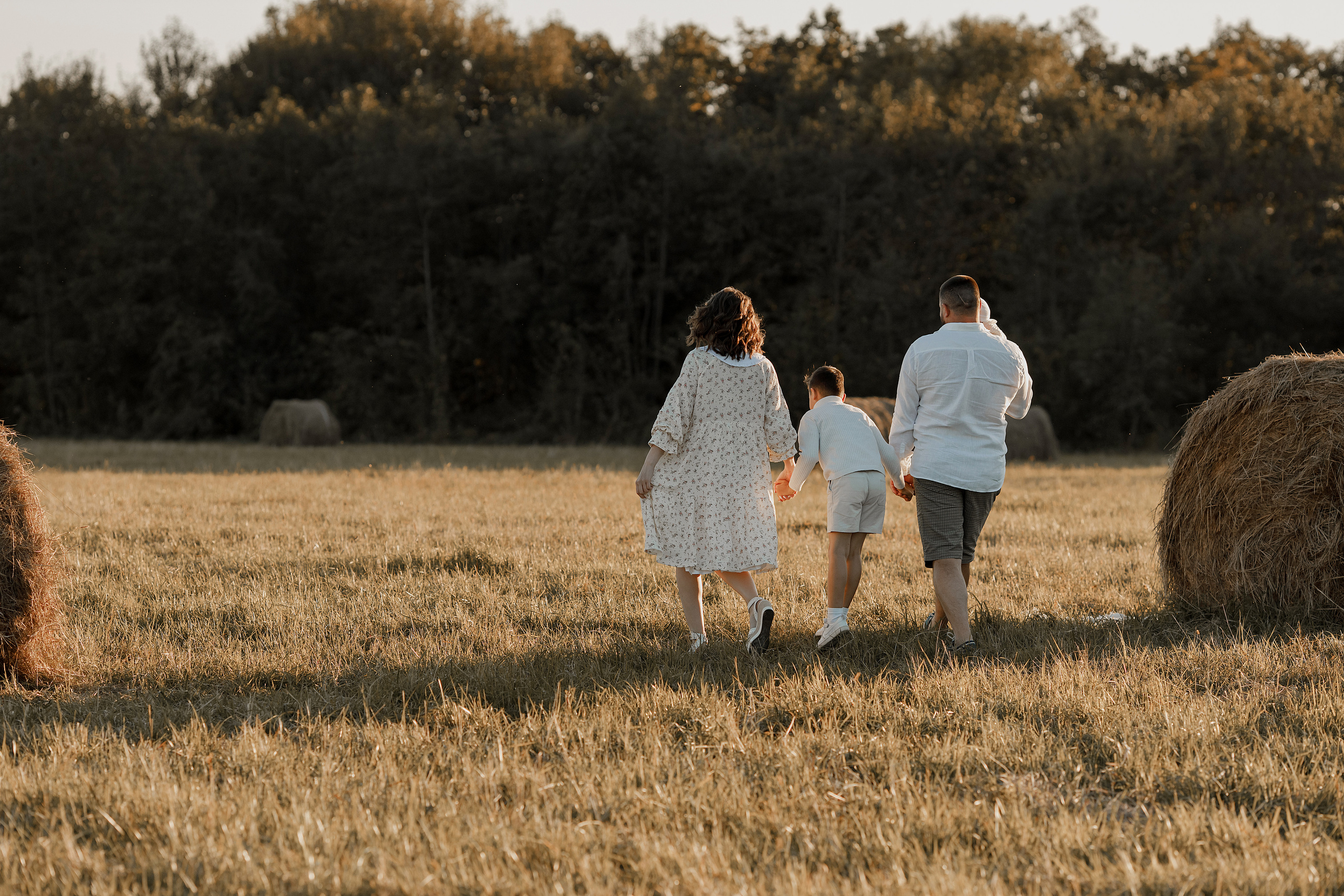 Семейная съемка в поле. Свадебный и семейный фотограф  во Владивостоке Ольга Украинец