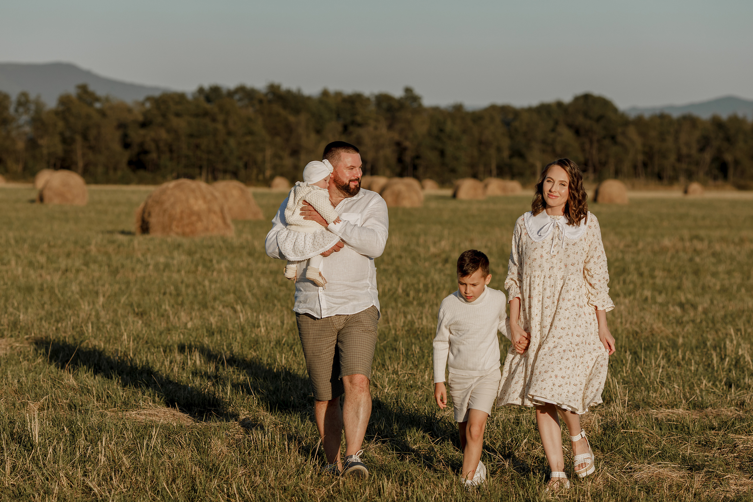 Семейная съемка в поле. Свадебный и семейный фотограф  во Владивостоке Ольга Украинец