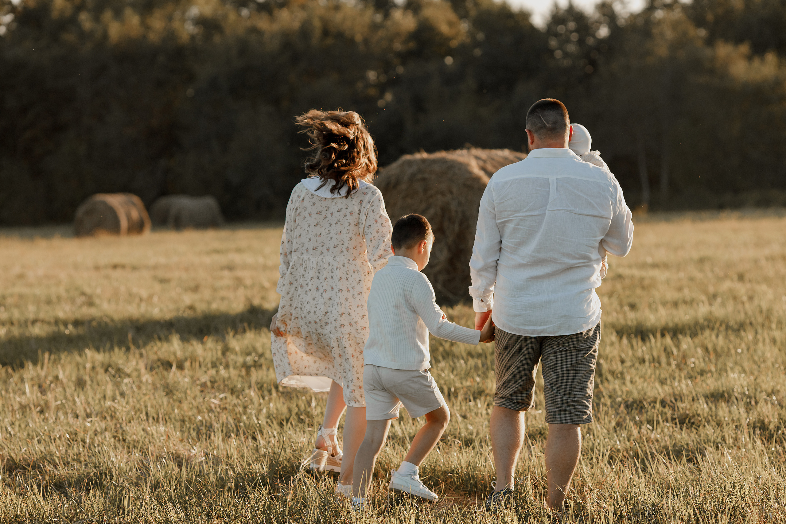Семейная съемка в поле. Свадебный и семейный фотограф  во Владивостоке Ольга Украинец