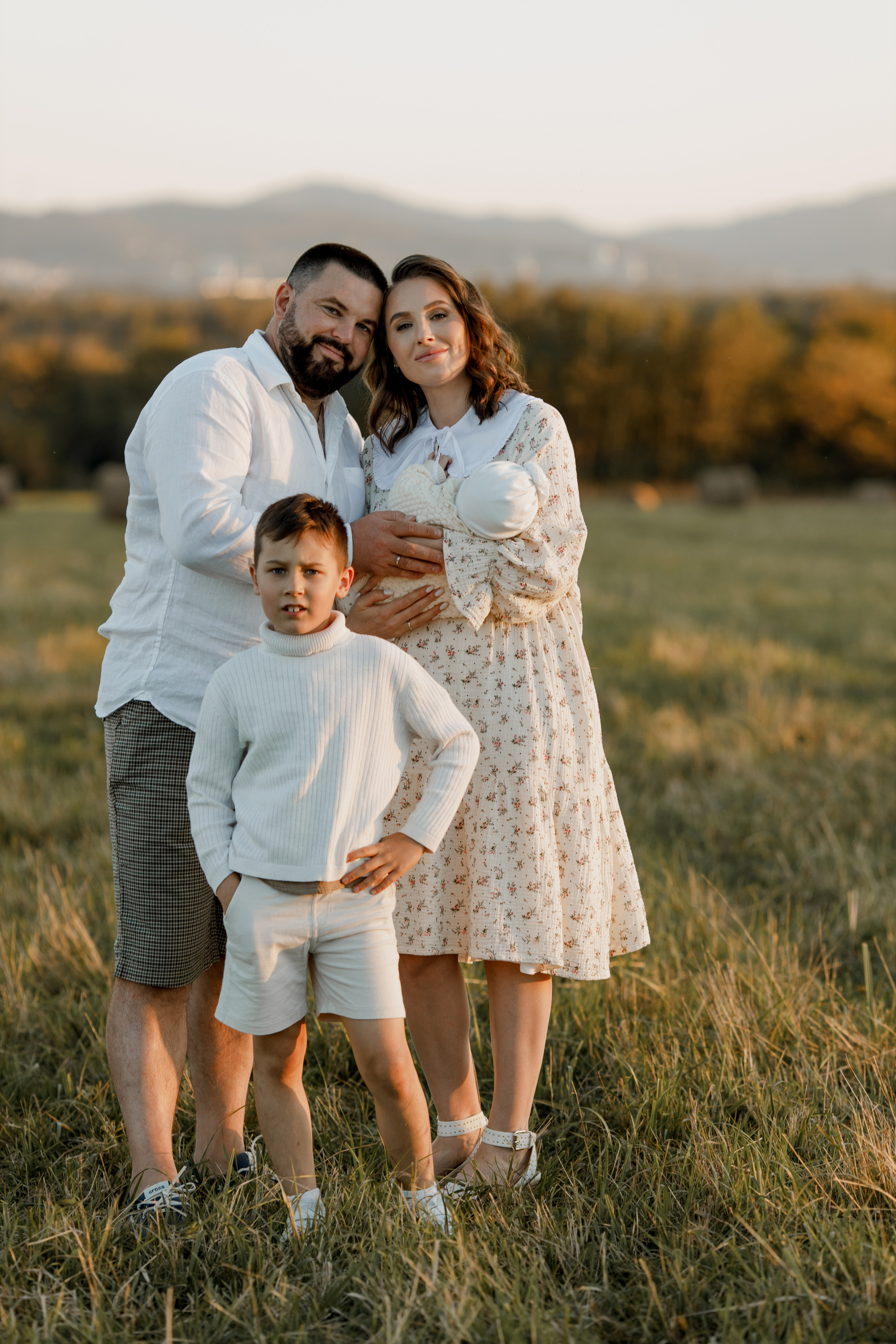 Семейная съемка в поле. Свадебный и семейный фотограф  во Владивостоке Ольга Украинец