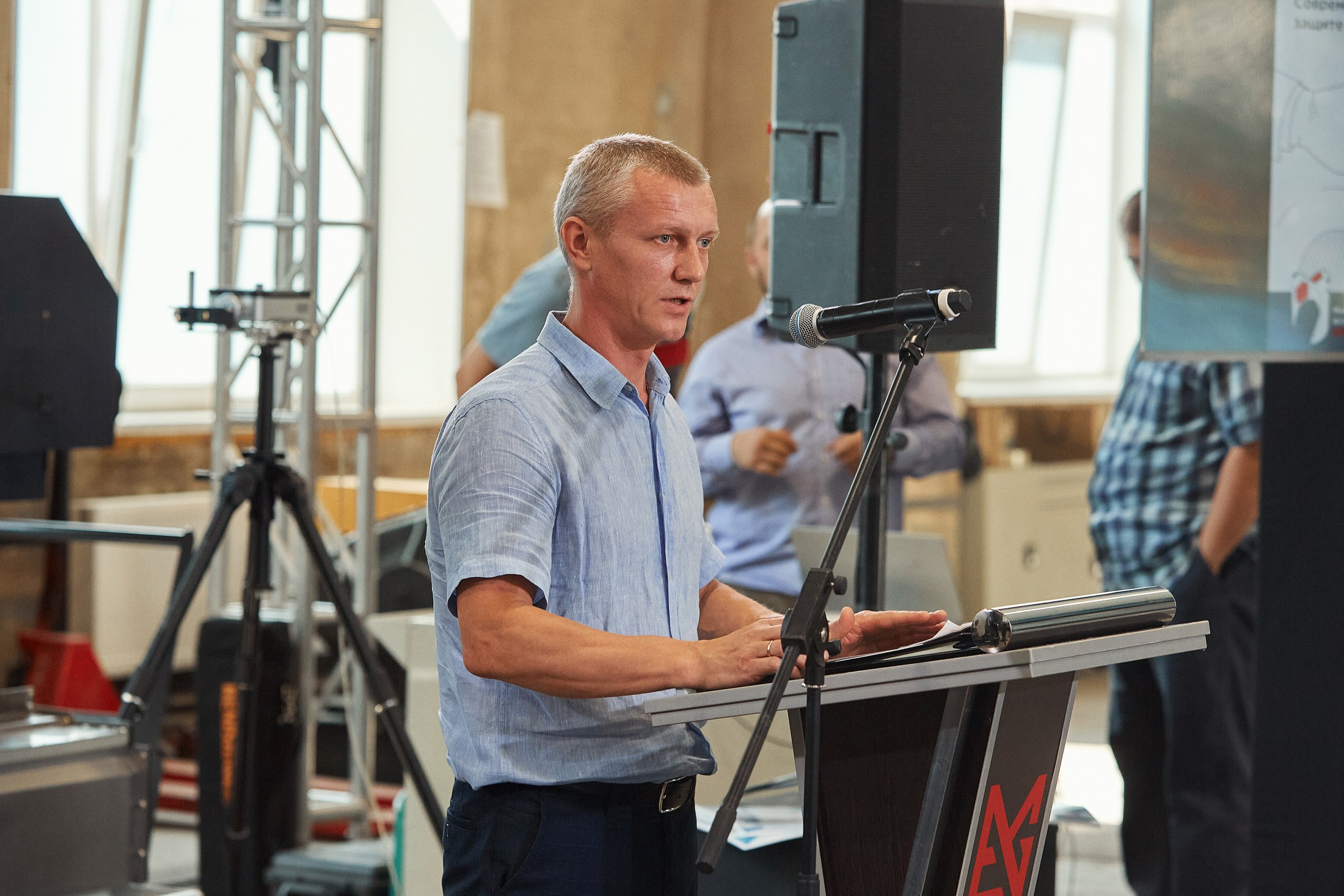 EMG / Международный форум / Презентация нового высокоточного станка. Антон Артюшин, портретный фотограф. Москва