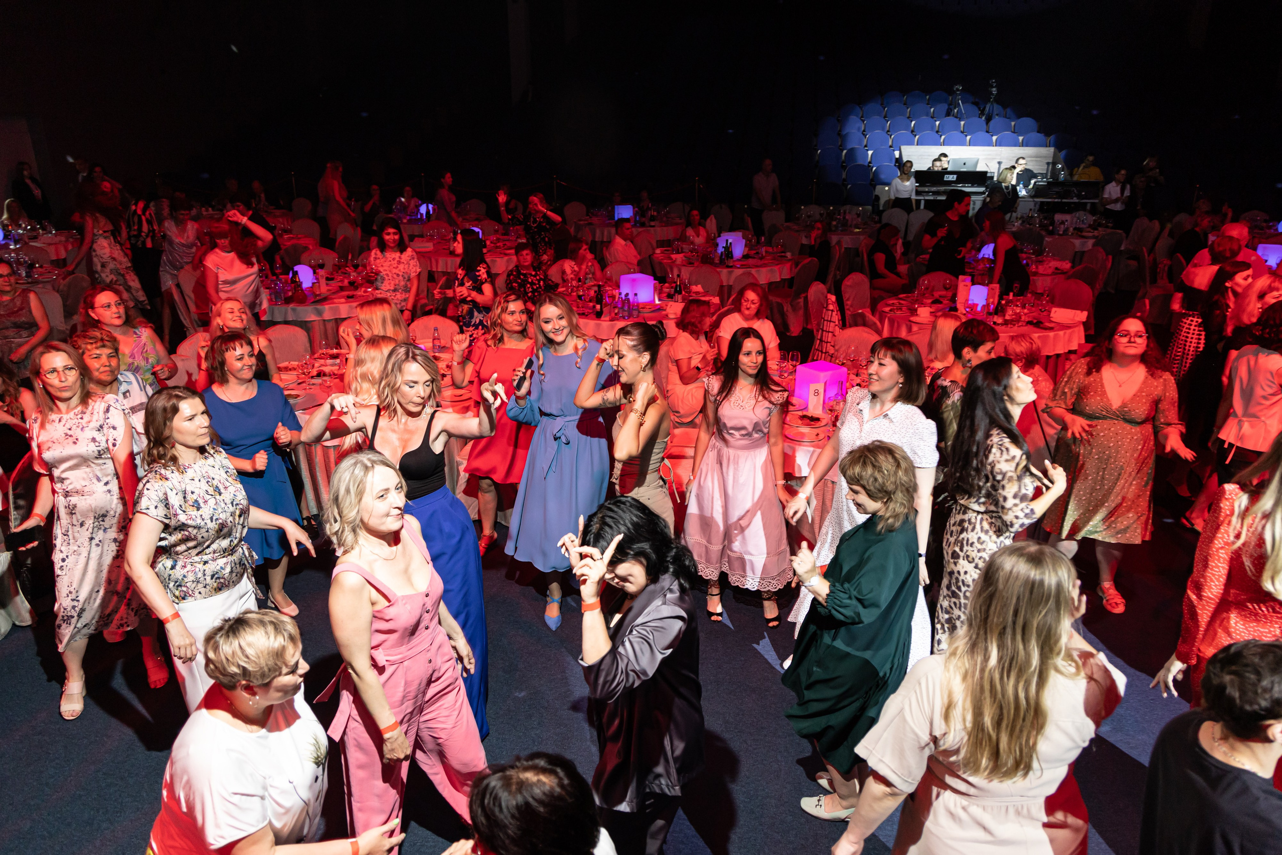 Оптик центр 25 лет. Фотограф свадебный, репортажный, индивидуальный, фото для маркетплейсов, брендов, автосалонов