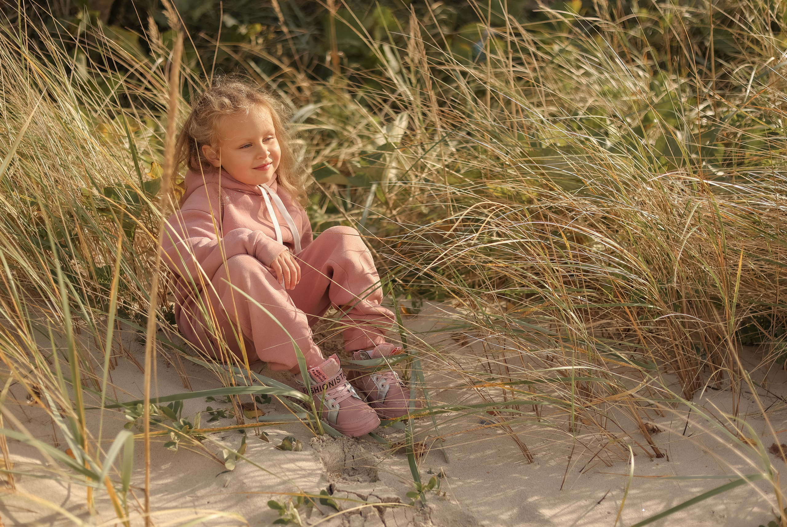 Марина и Ксюша — Куршская коса/Королевский бор. Семейный фотограф в Калининграде Никазакова Ольга