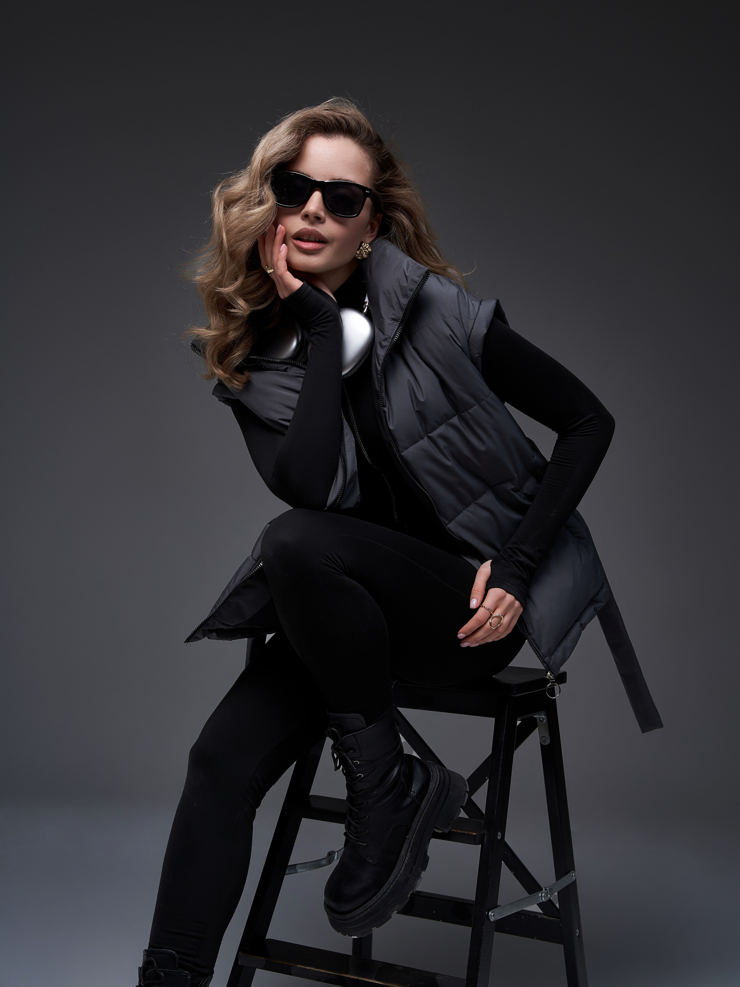 Желетки женские. Фотограф для маркетплейсов в Москве