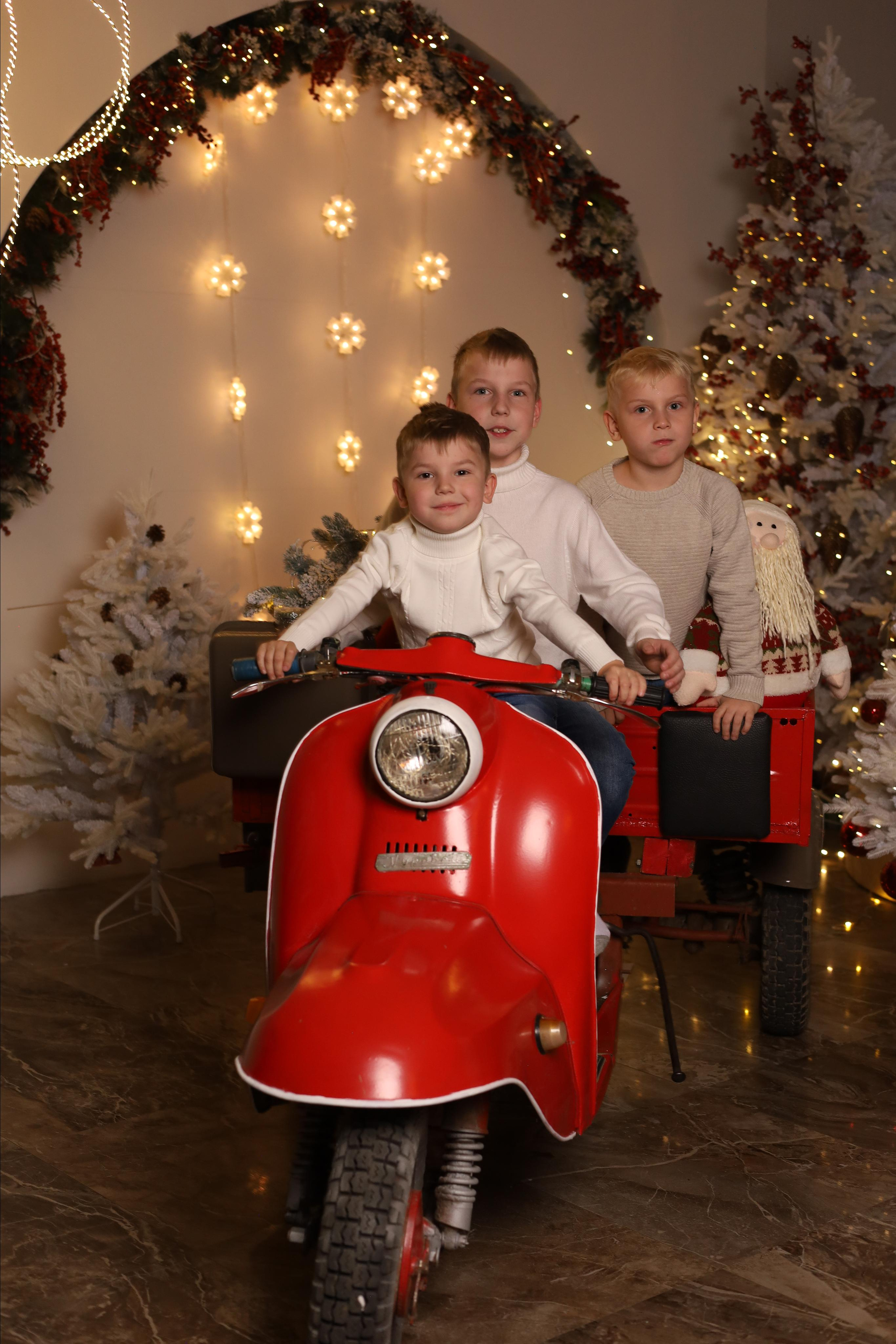 3 сыночка и лапочка-дочка. Детский сказочный фотограф Ярославль