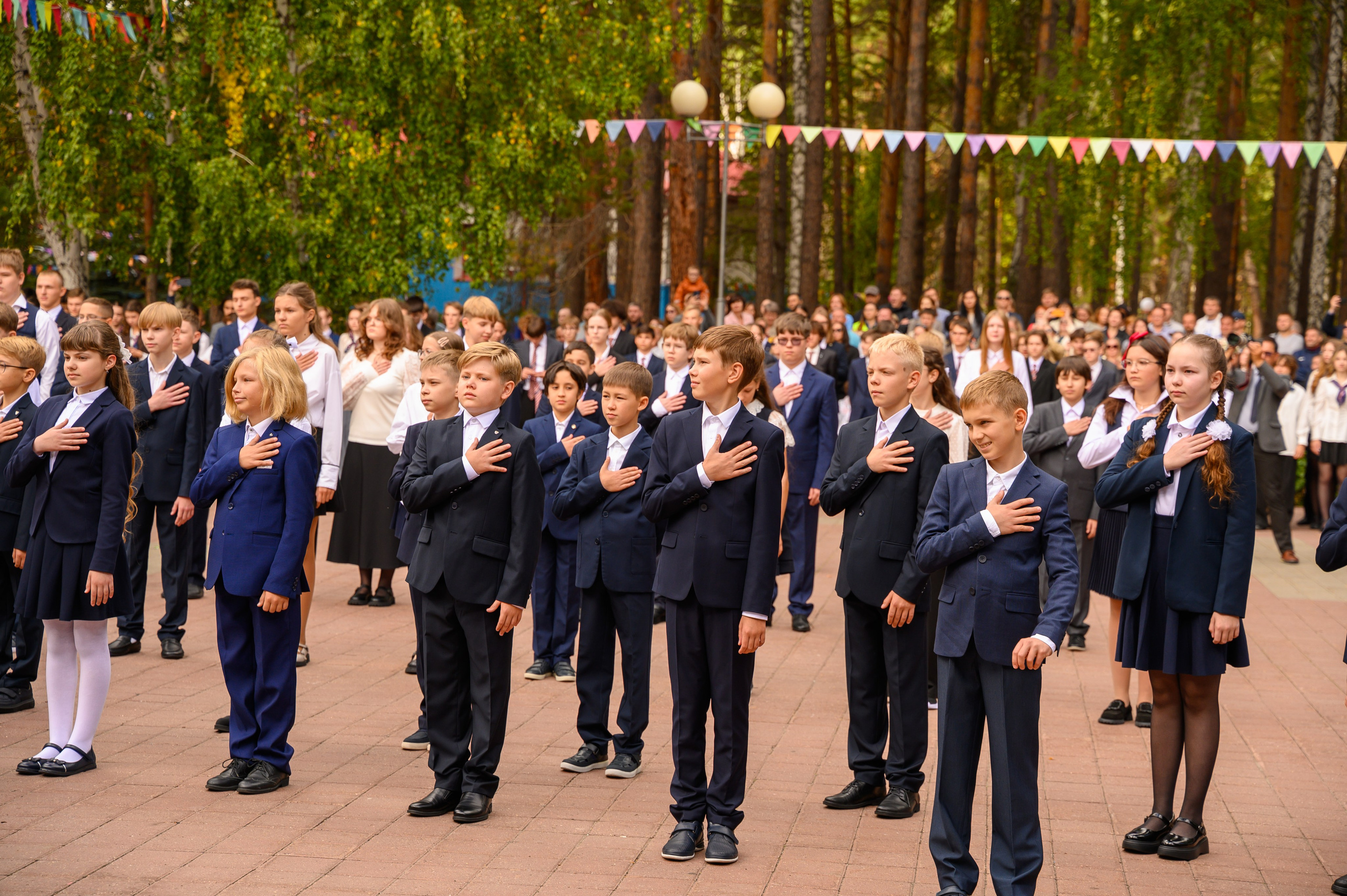 1 сентября линейка ФМШ. Фотограф новорожденных, семейный детский в Тюмени Татьяна Морозова