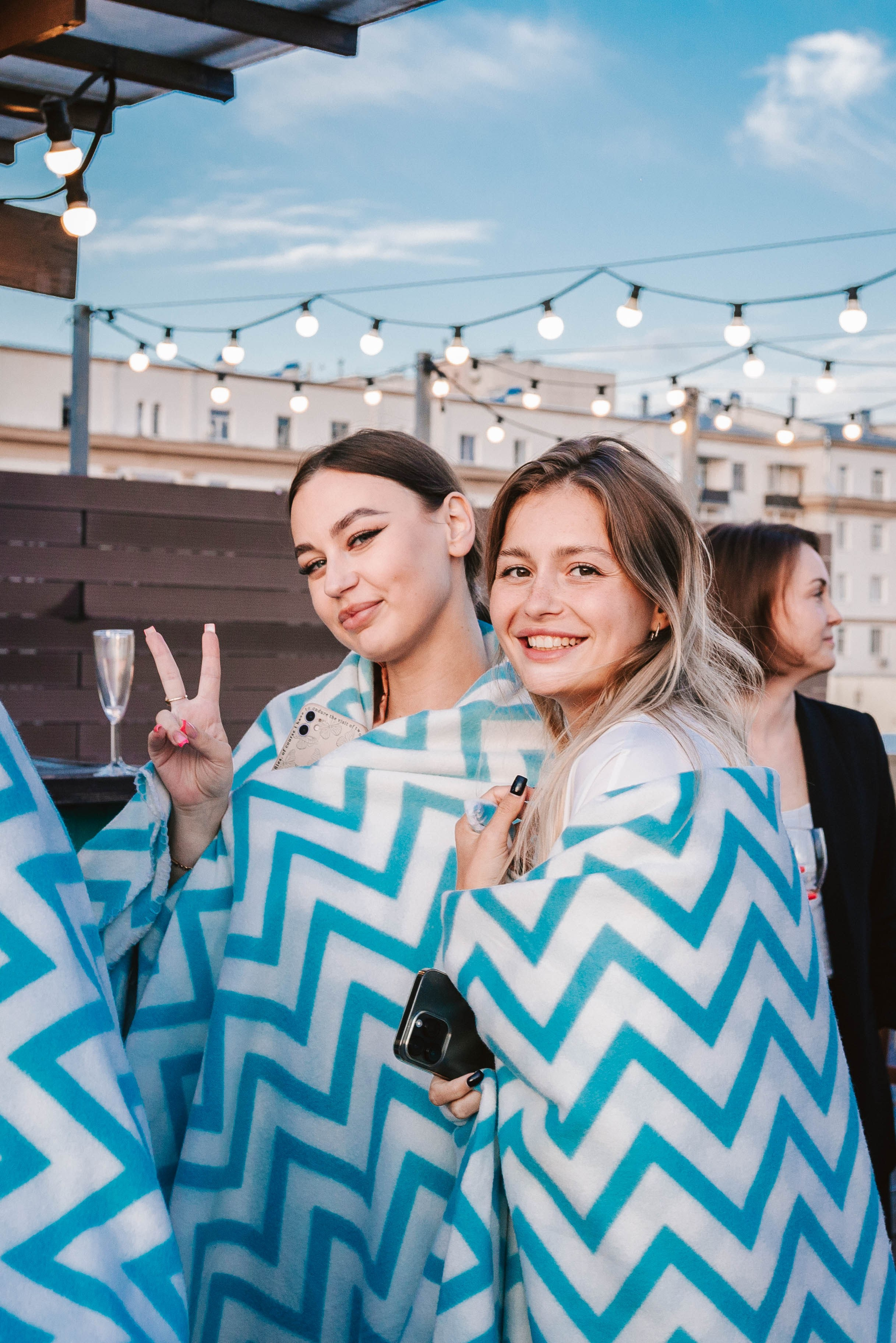 ВЕСЕЛЬЕ НА ДНЕ БОКАЛА