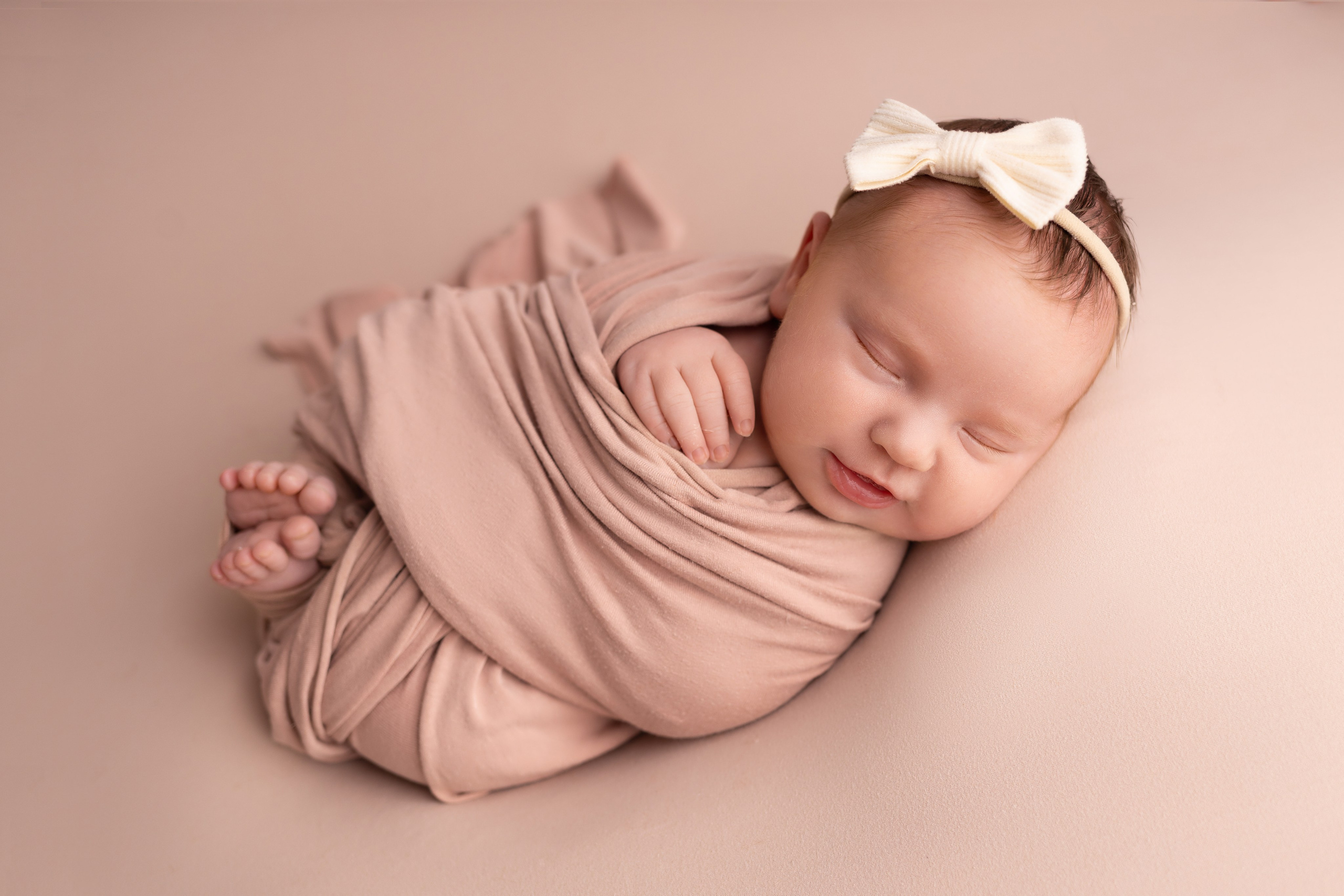 Классическая фотосессия малыша. Фотограф новорожденных малышей в Омске и Омской области Эльвира Камаева
