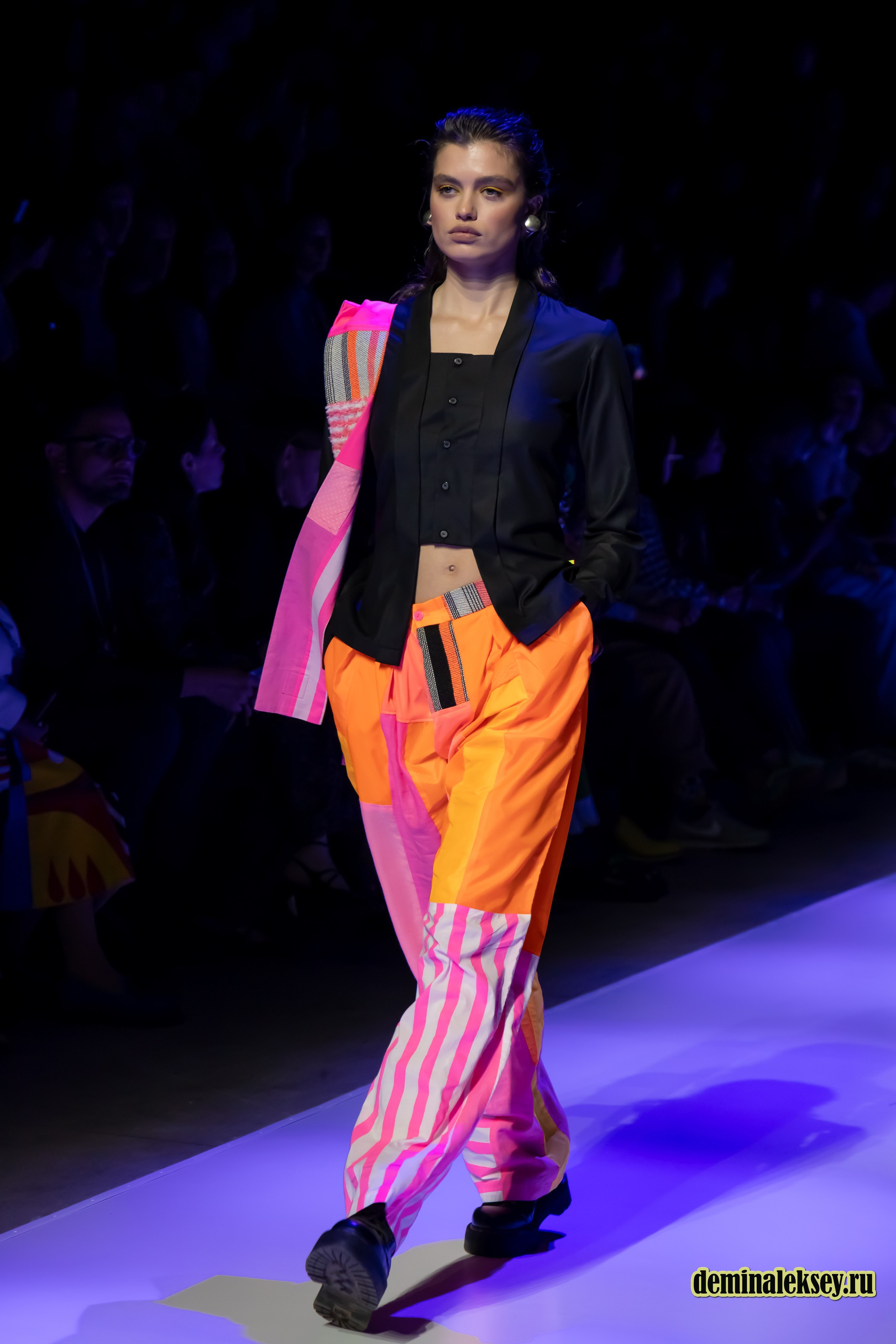 Московская неделя моды 2024 4 октября дизайнер RAEGITAZORO Индонезия. Репортажный, семейный и студийный фотограф в Москве Демин Алексей