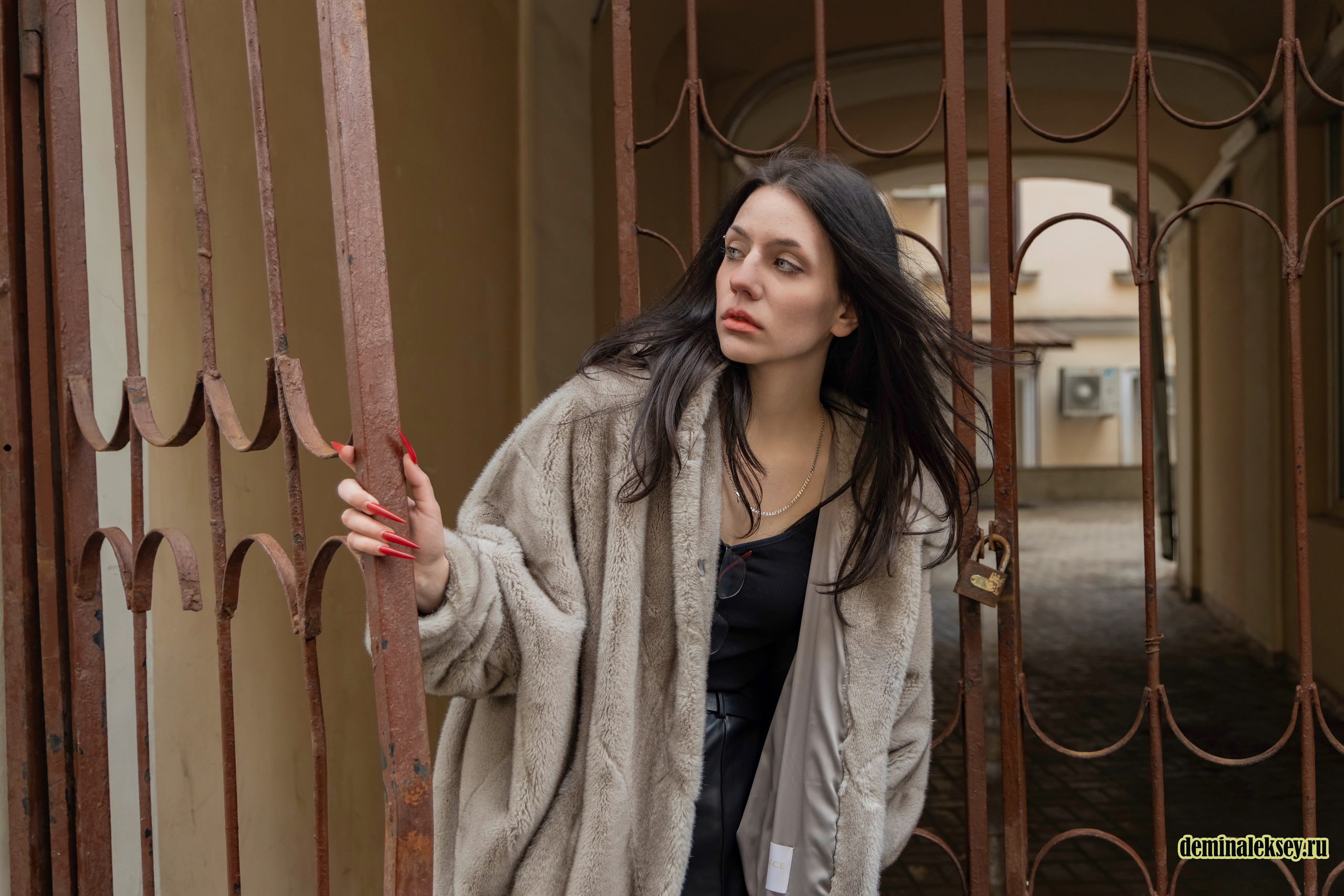 Мартовская фотопрогулка с Юлей по Московским дворам. Репортажный, семейный и студийный фотограф в Москве Демин Алексей