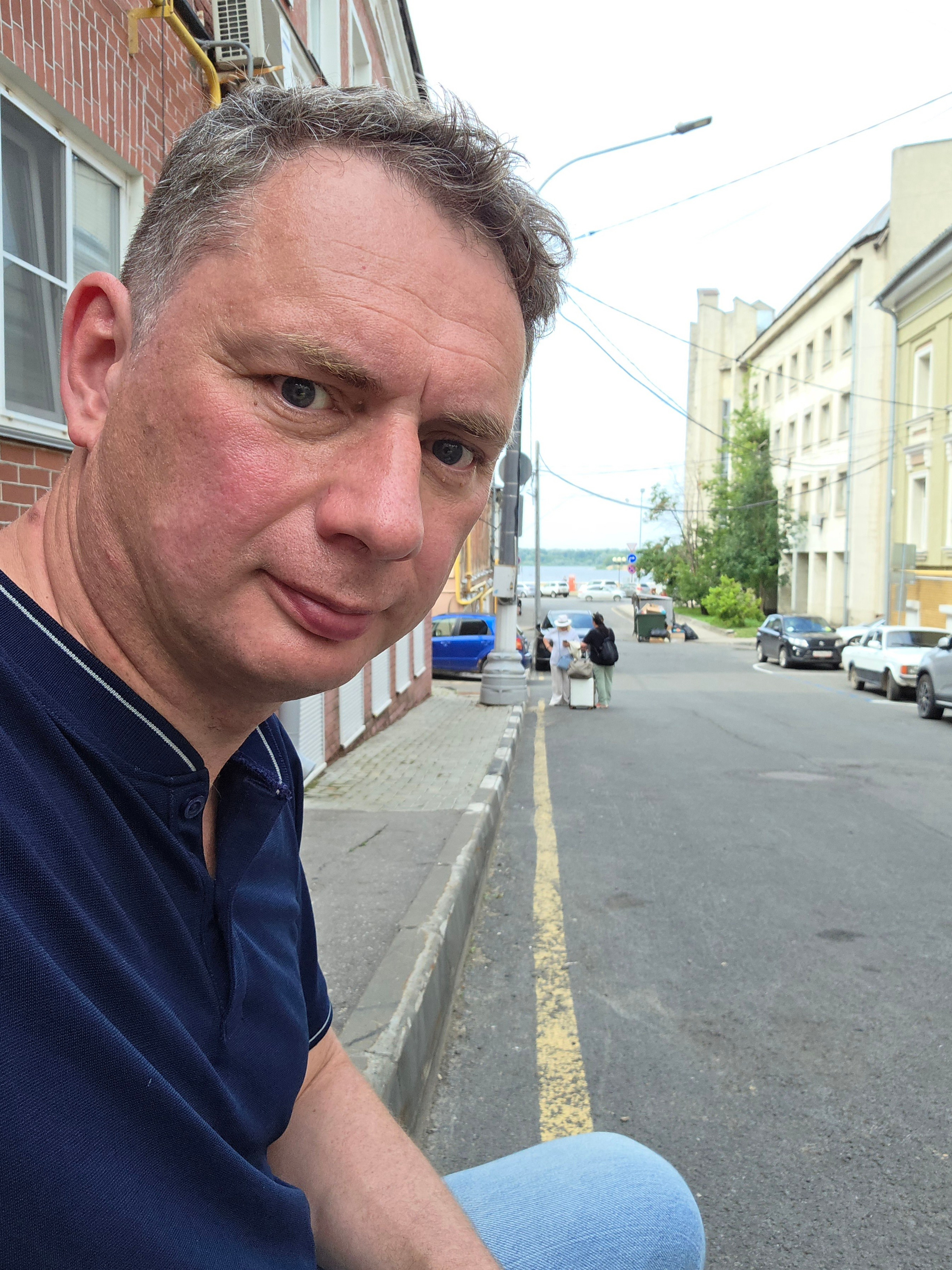 Ждем такси на вокзал. Где бы еще поплавать? :)