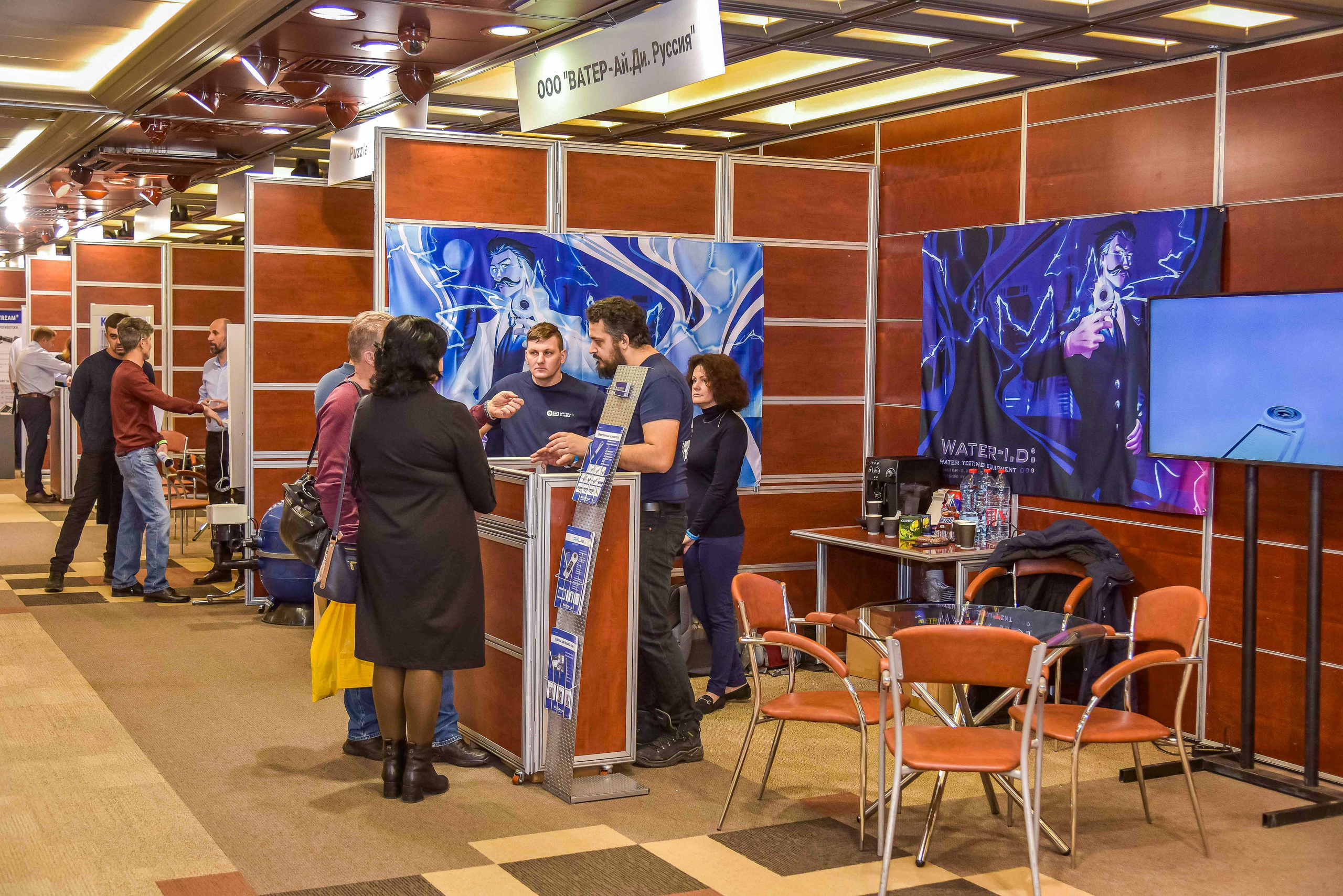 Выступление спикера на выставке в Москве, репортажная фотосъемка мероприятия передает атмосферу мероприятия.