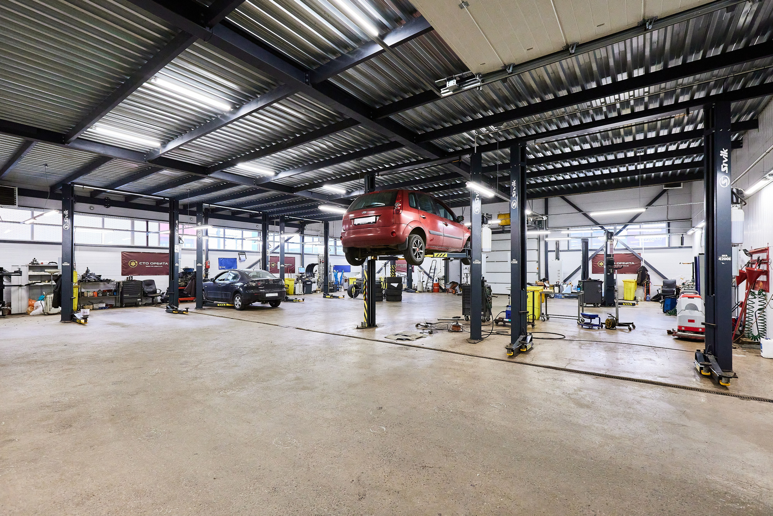 СТО Орбита на Суздальском проспекте. Фотограф Анастасия Леонтьева Санкт-Петербург