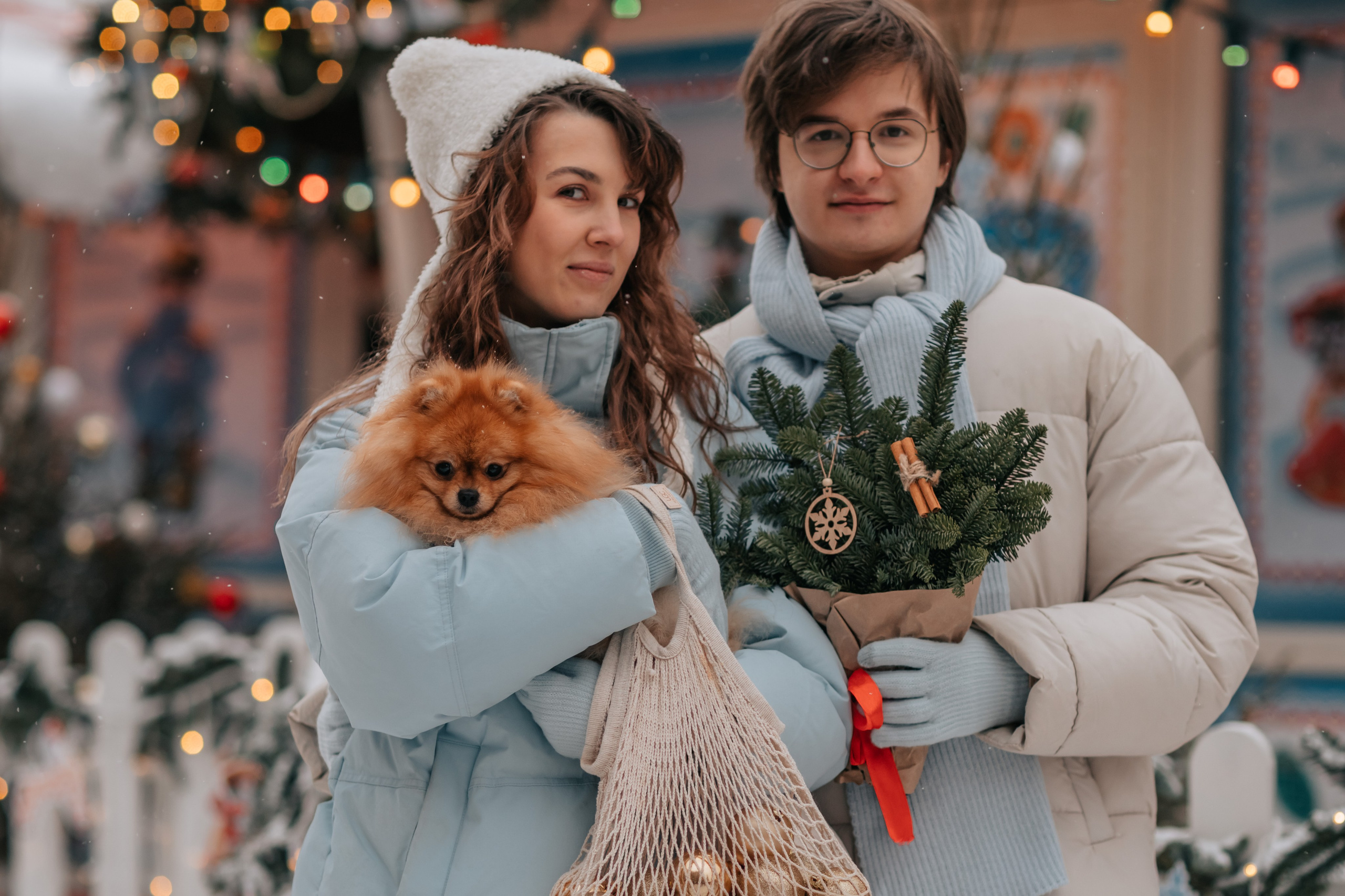 Тоффи и семья на новогодней ярмарке. Семейный фотограф анималист Мария Крючкова