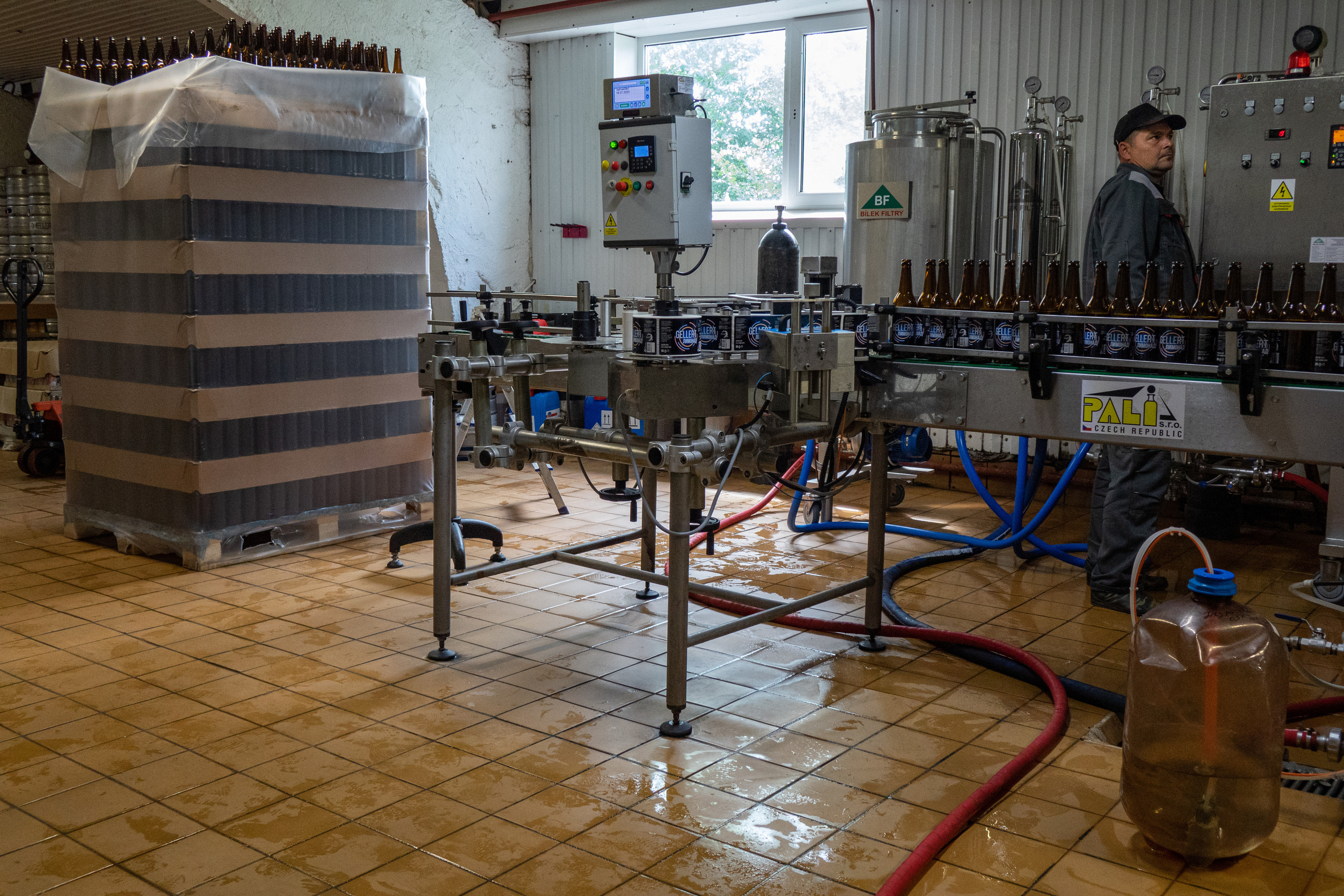 Производственная съемка пива и сидра. Коммерческая фотосъёмка городской среды, архитектуры и производственных объектов