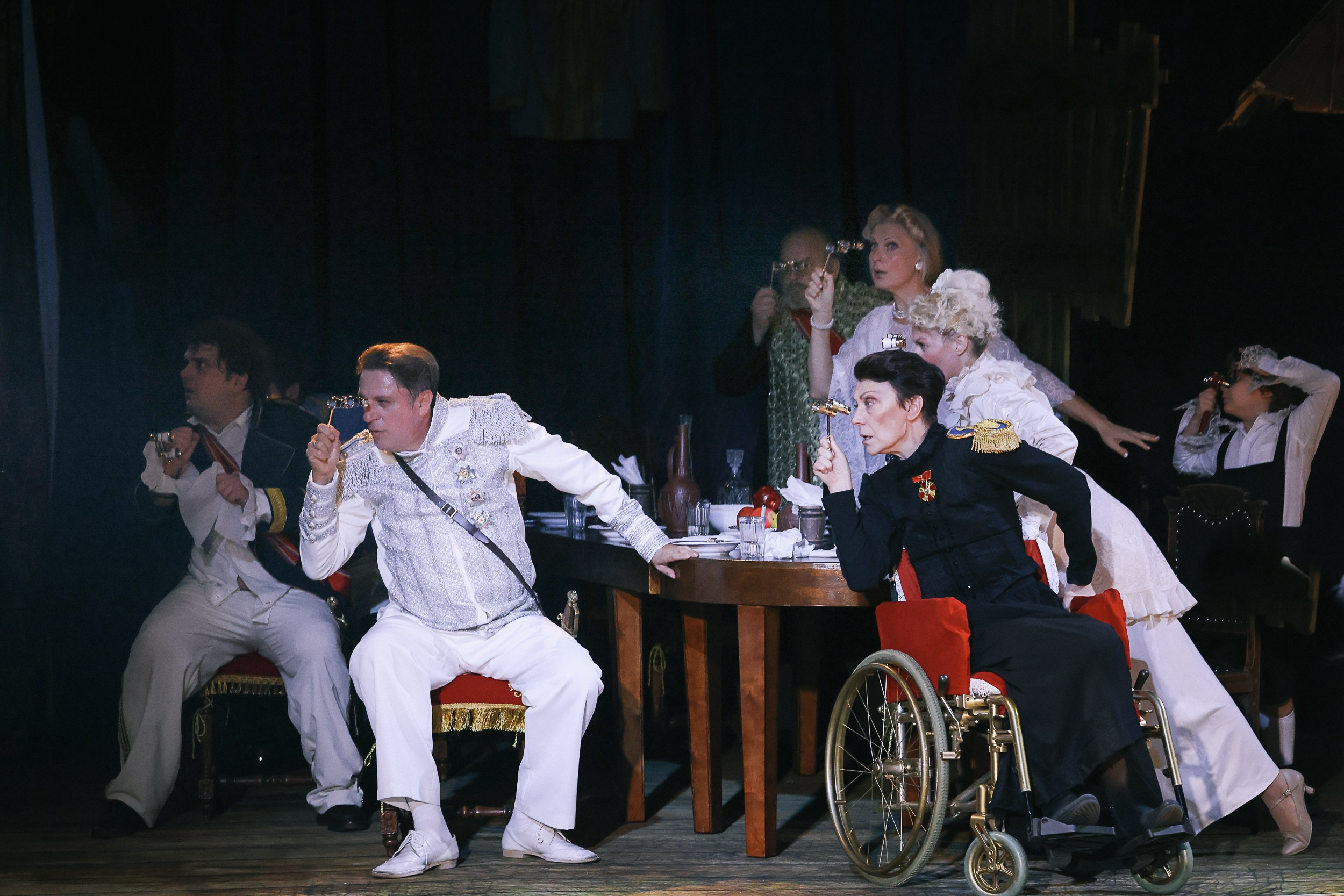 Весёлая женщина. Театр Эрмитаж. Репортажный, архитектурный, театральный и файн-арт фотограф Лена Мельникова в Москве